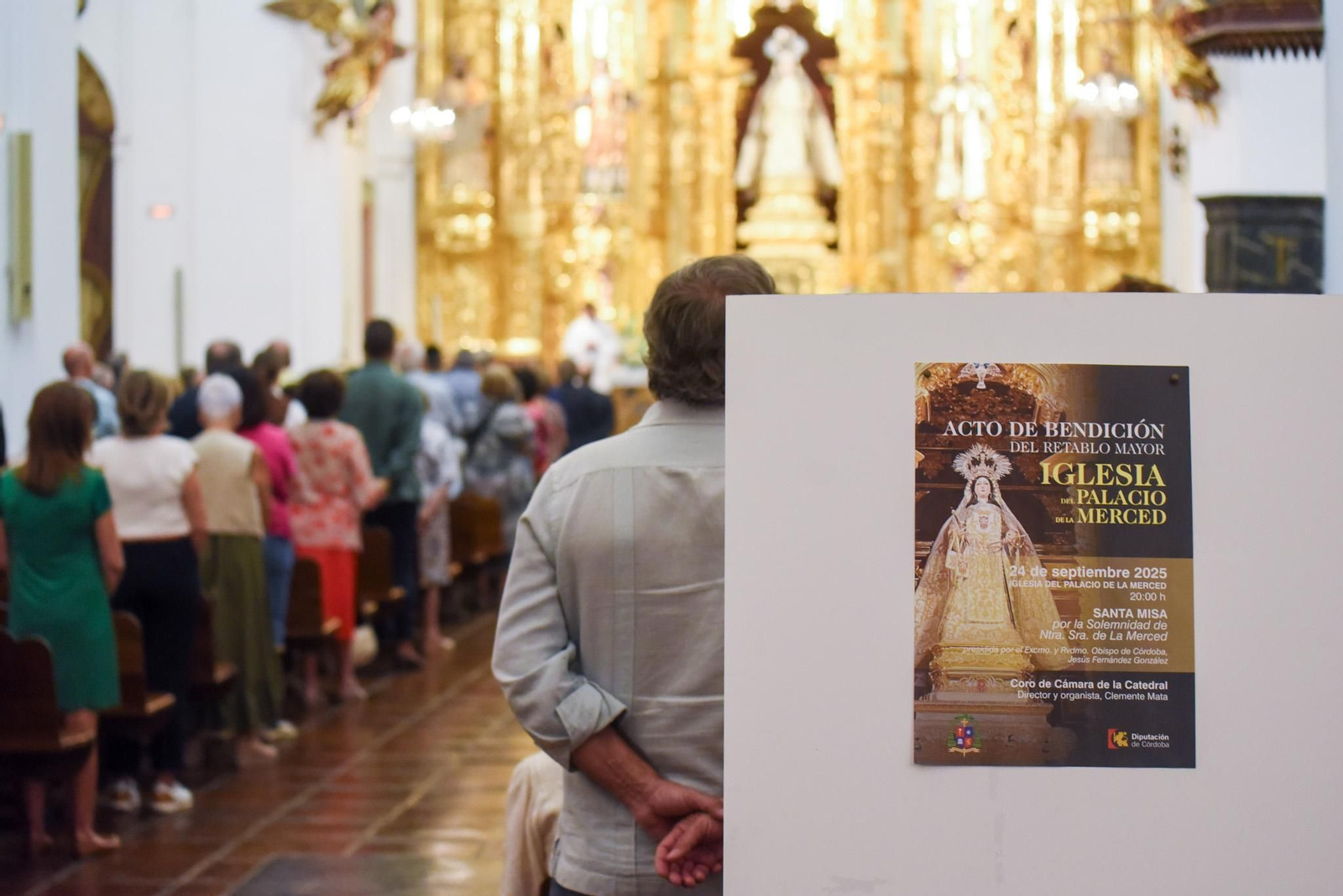 La bendición del retablo de la iglesia de la Merced de Córdoba tras su recuperación, en imágenes