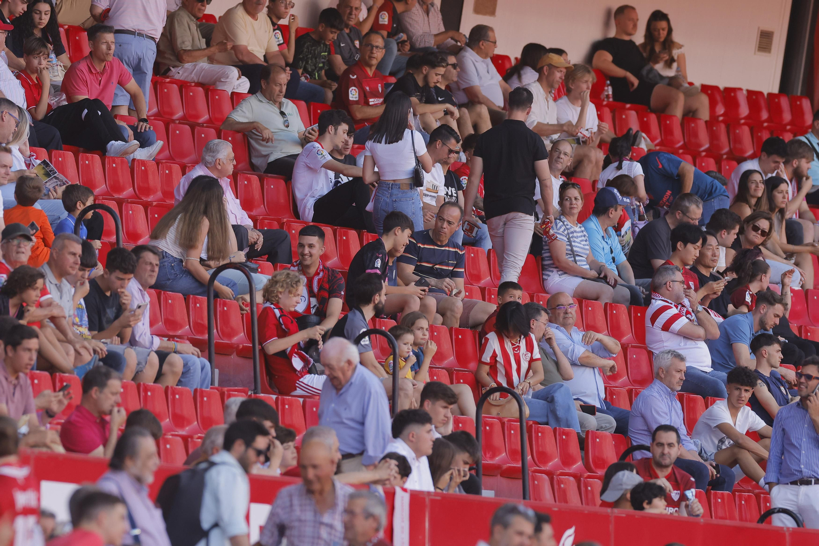 Búscate en las fotos del Sevilla-Español