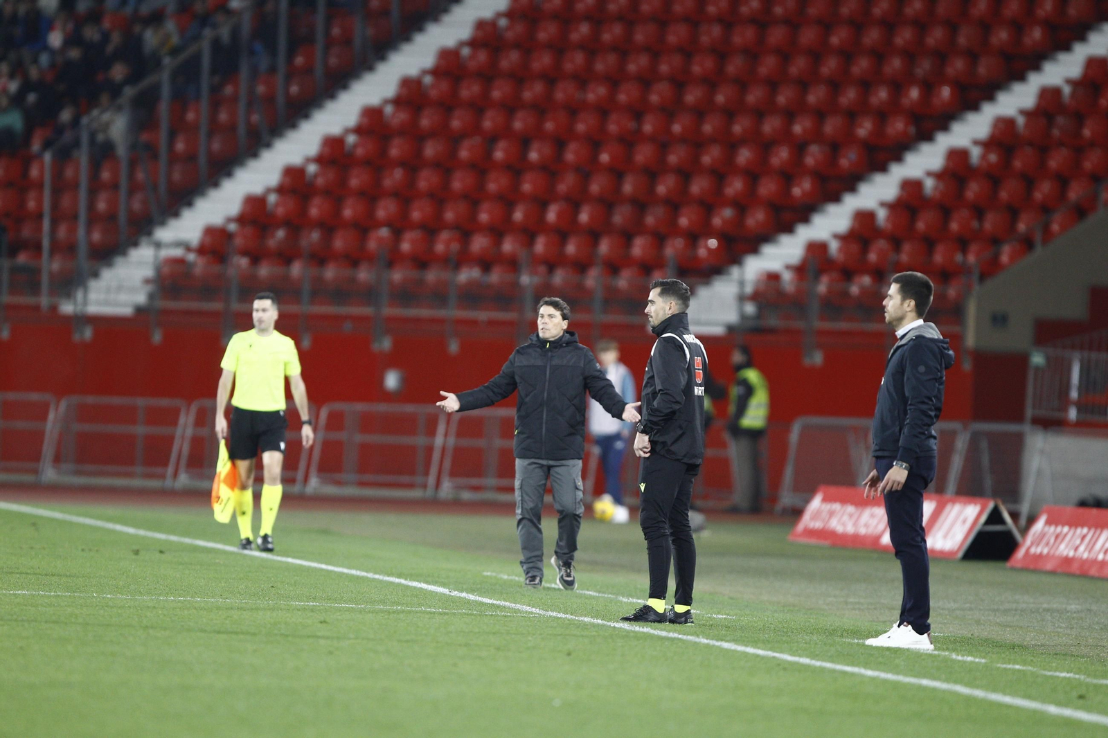 La U.D. Almería se impone por 1-0 al C.D. Mirandés y alcanza la segunda plaza, en imágenes