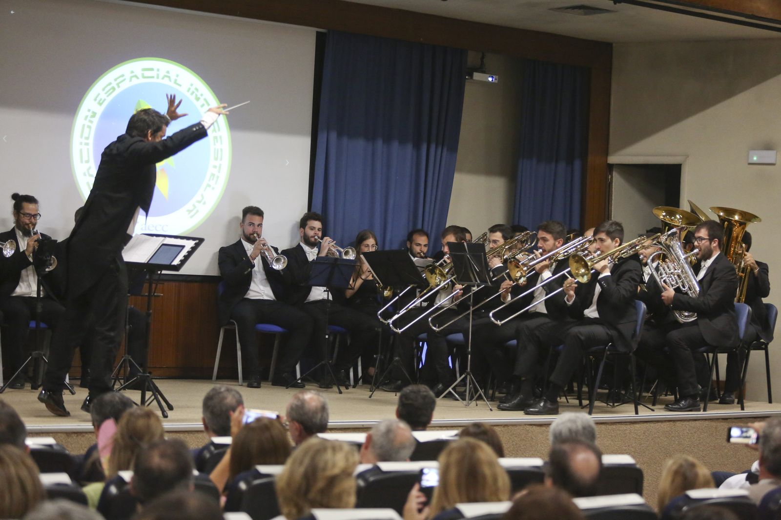 Las fotos de la presentación de la nave espacial de la Asociación contra el Cáncer en Málaga