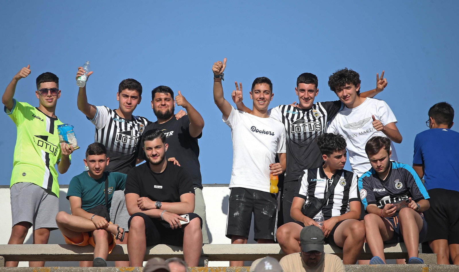 Fotos de la afición durante el Balona - Córdoba en el estadio municipal de La Línea