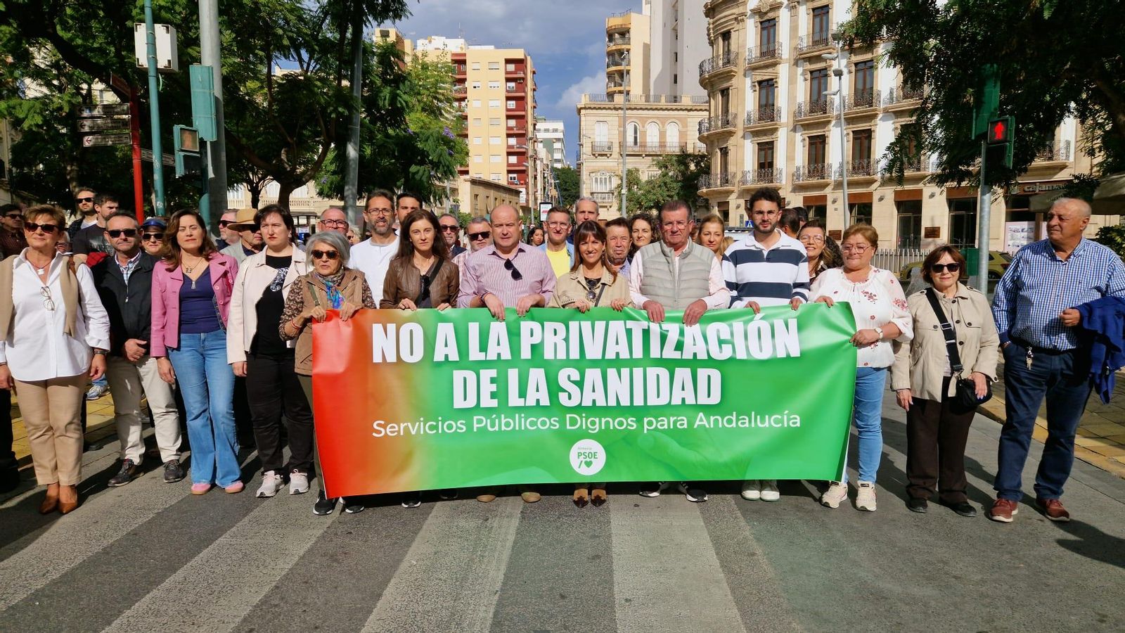 Representantes del PSOE almeriense, con Antonio Martínez a la cabeza, en la manifestación.