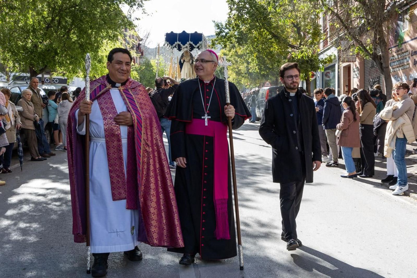 La temida lluvia impide el desarrollo normal de este Martes Santo
