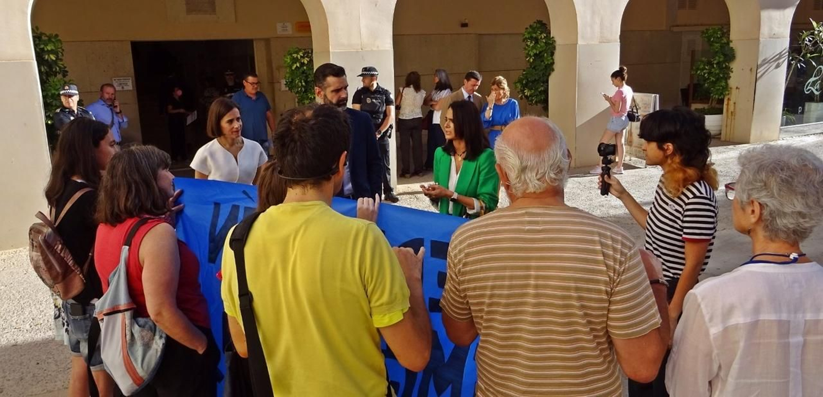 Protesta de Greenpace, el pasado jueves durante la sesión plenaria