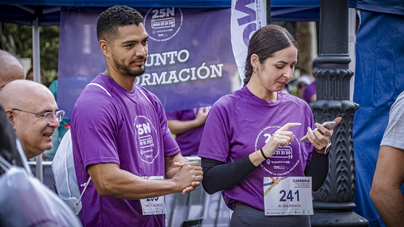 Búscate entre las imágenes de la III Carrera de Cádiz por la Eliminación de la Violencia contra las Mujeres