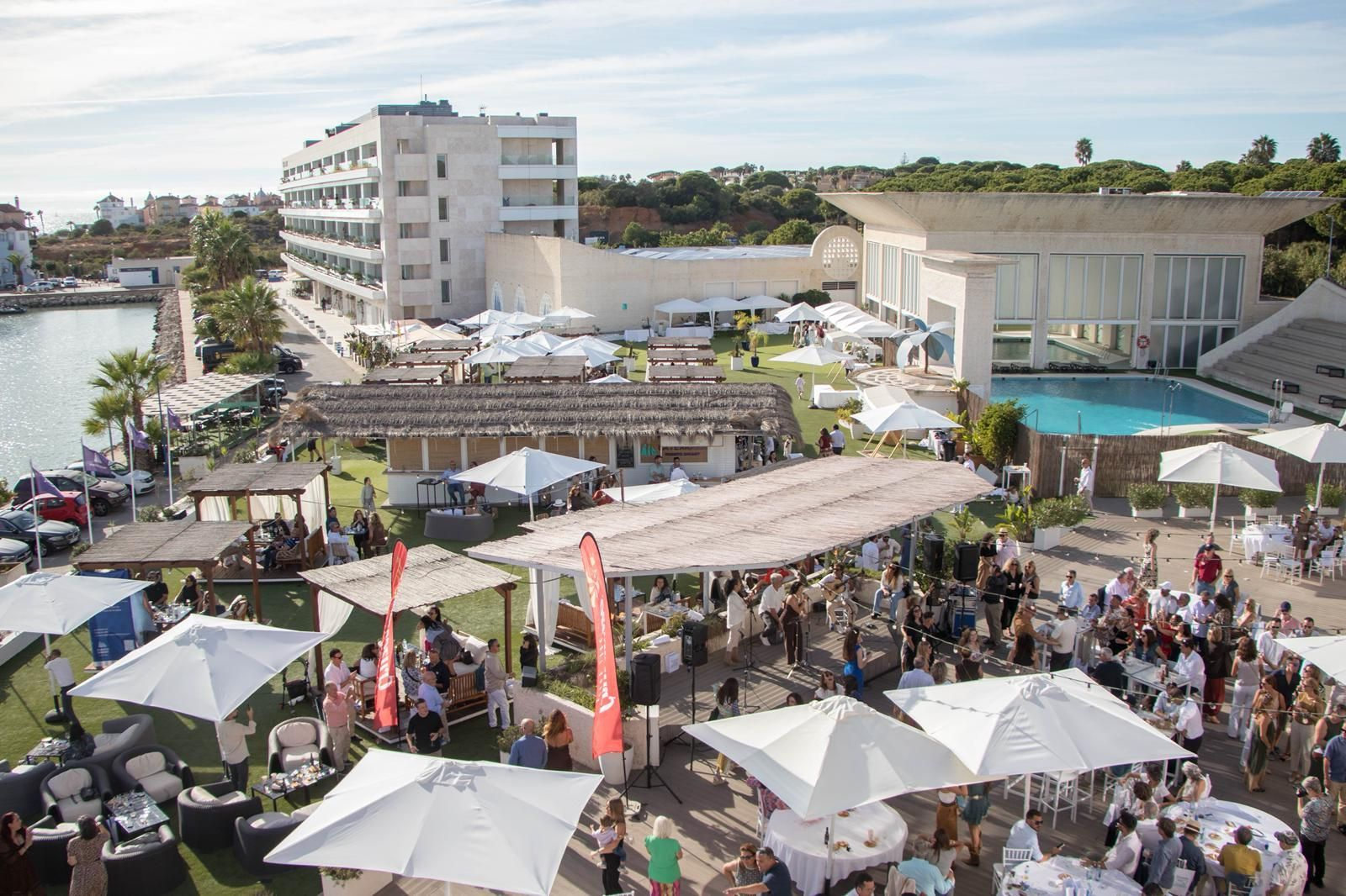 Una vista general de la terraza del hotel Puerto Sherry, el pasado sábado.