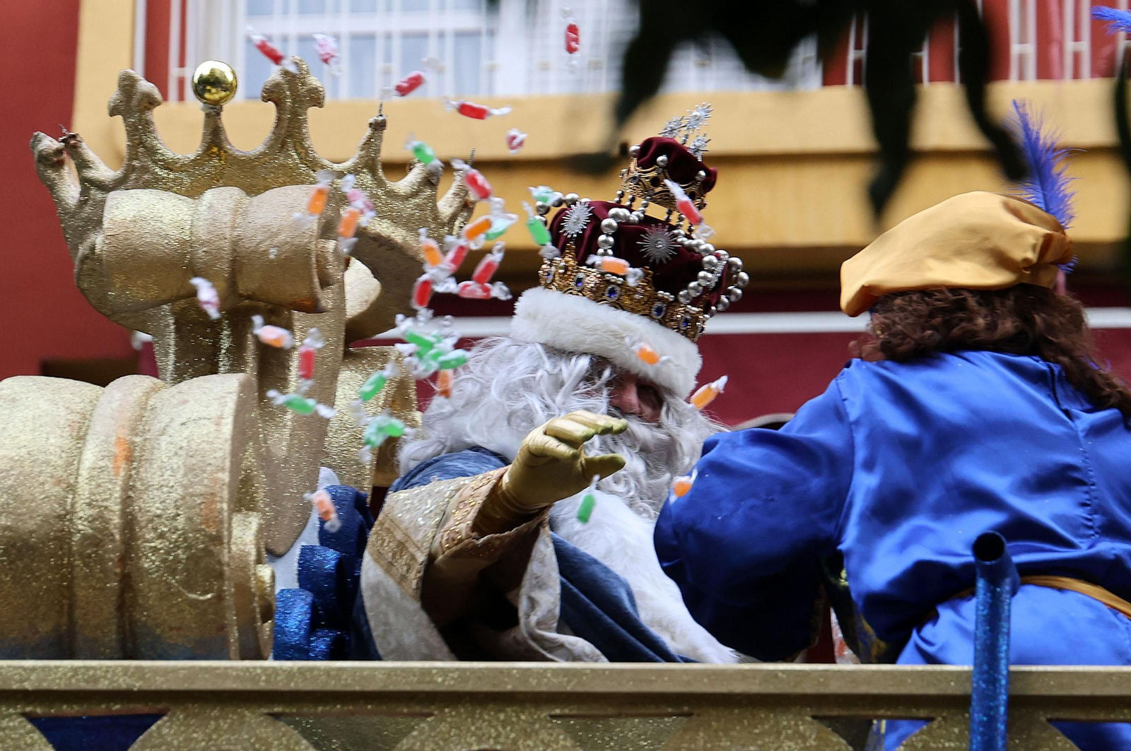 Imágenes de la Cabalgata de los Reyes Magos en Huelva