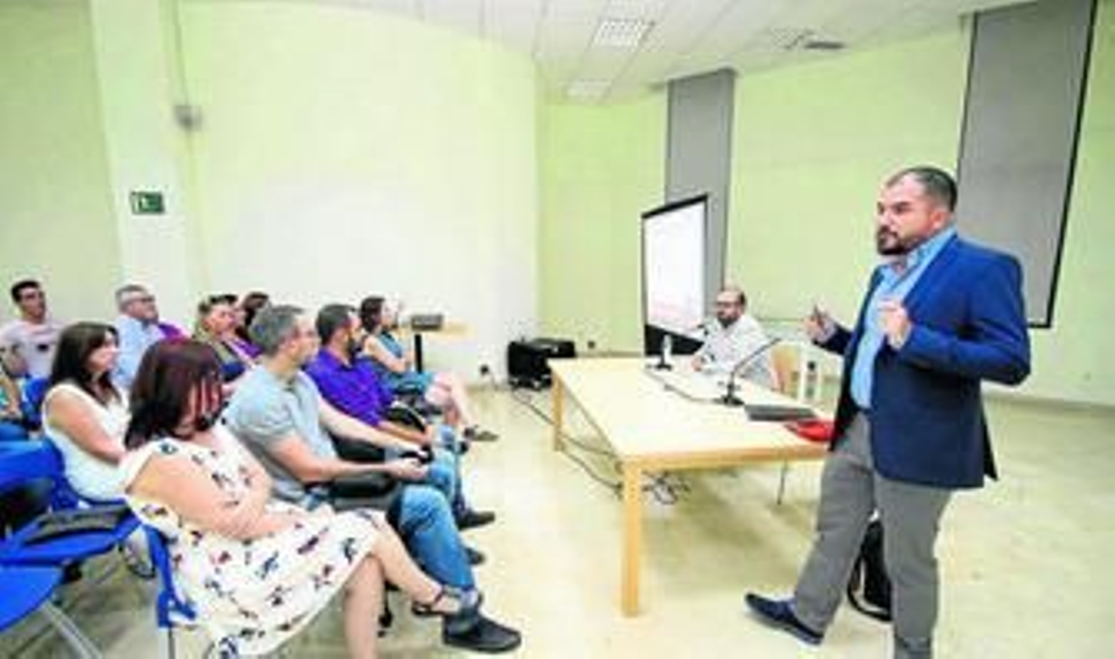 Manuel Moreno acompañado del periodista Norberto López en la Villaespesa.