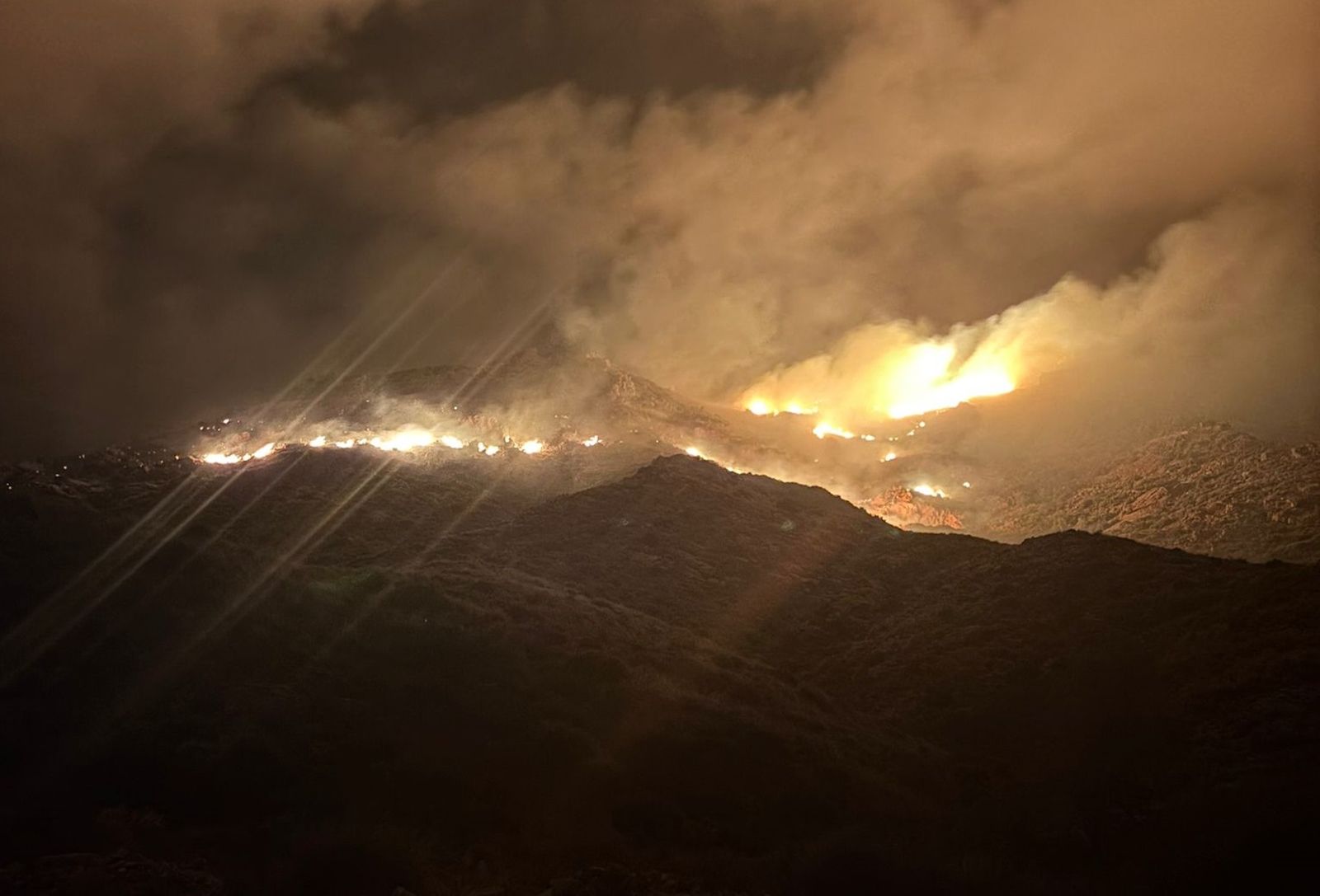 Incendio declarado el miércoles 21 de enero en el cerro del Cinto, en Rodalquilar.