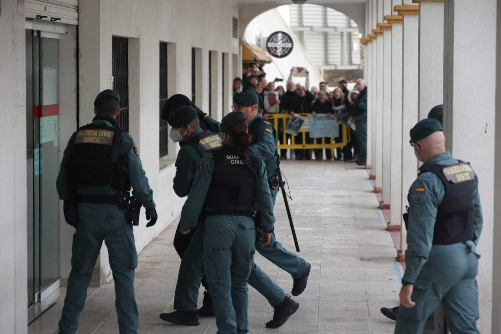 La entrada al juzgado del supuesto asesino de Salvi.