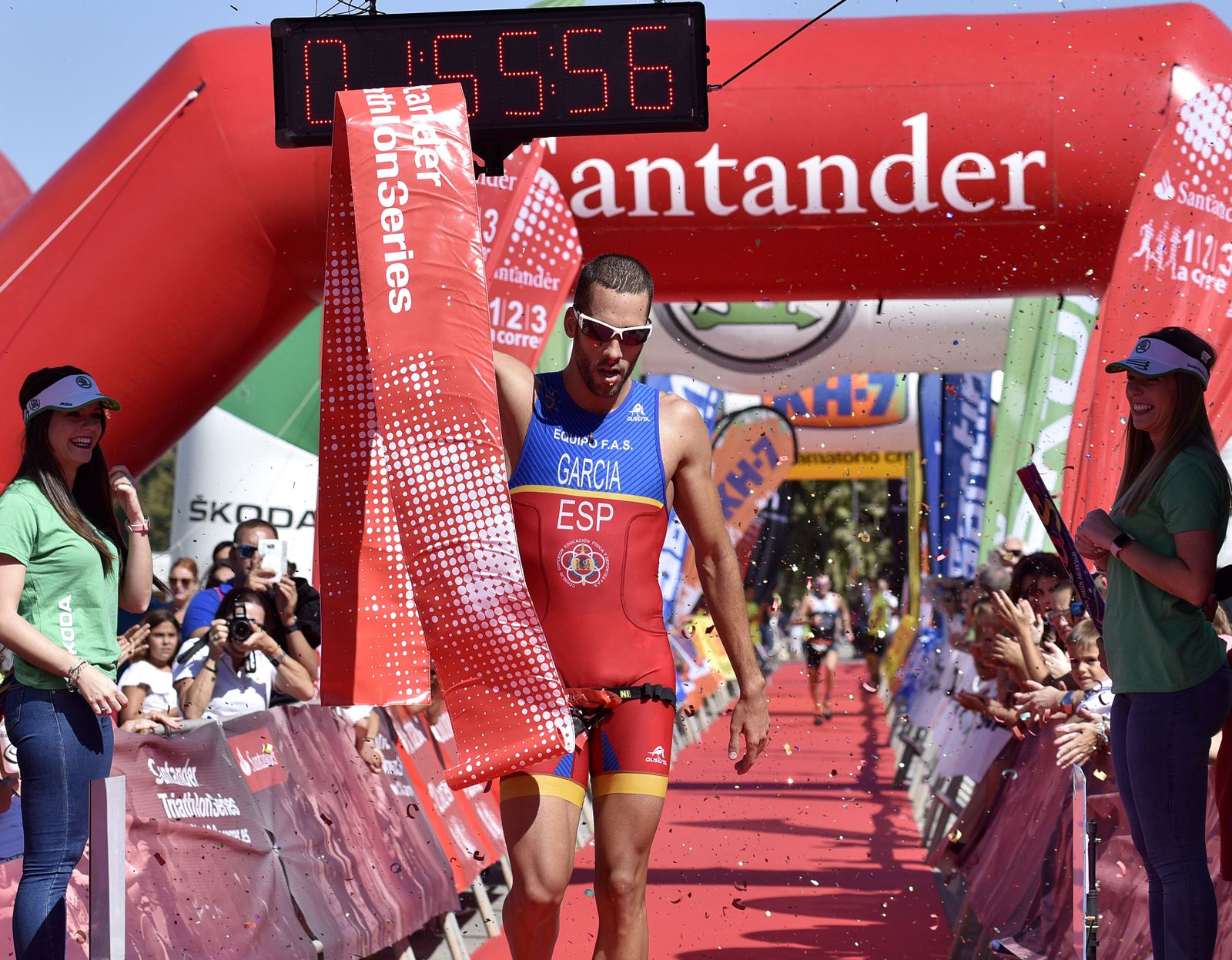 Las imágenes del V Triatlón Puerto de Sevilla