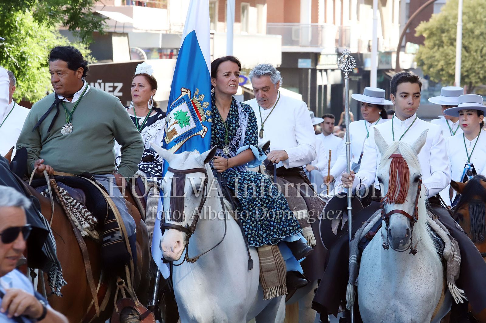 Imágenes de ambiente en la salida de la Hermandad de Huelva
