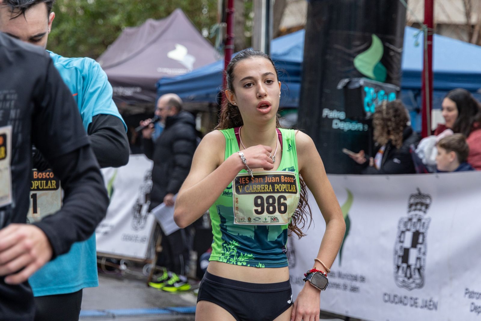 En imágenes: la lluvia no frena a más de un millar de corredores en la V Carrera Popular del IES San Juan Bosco (1)