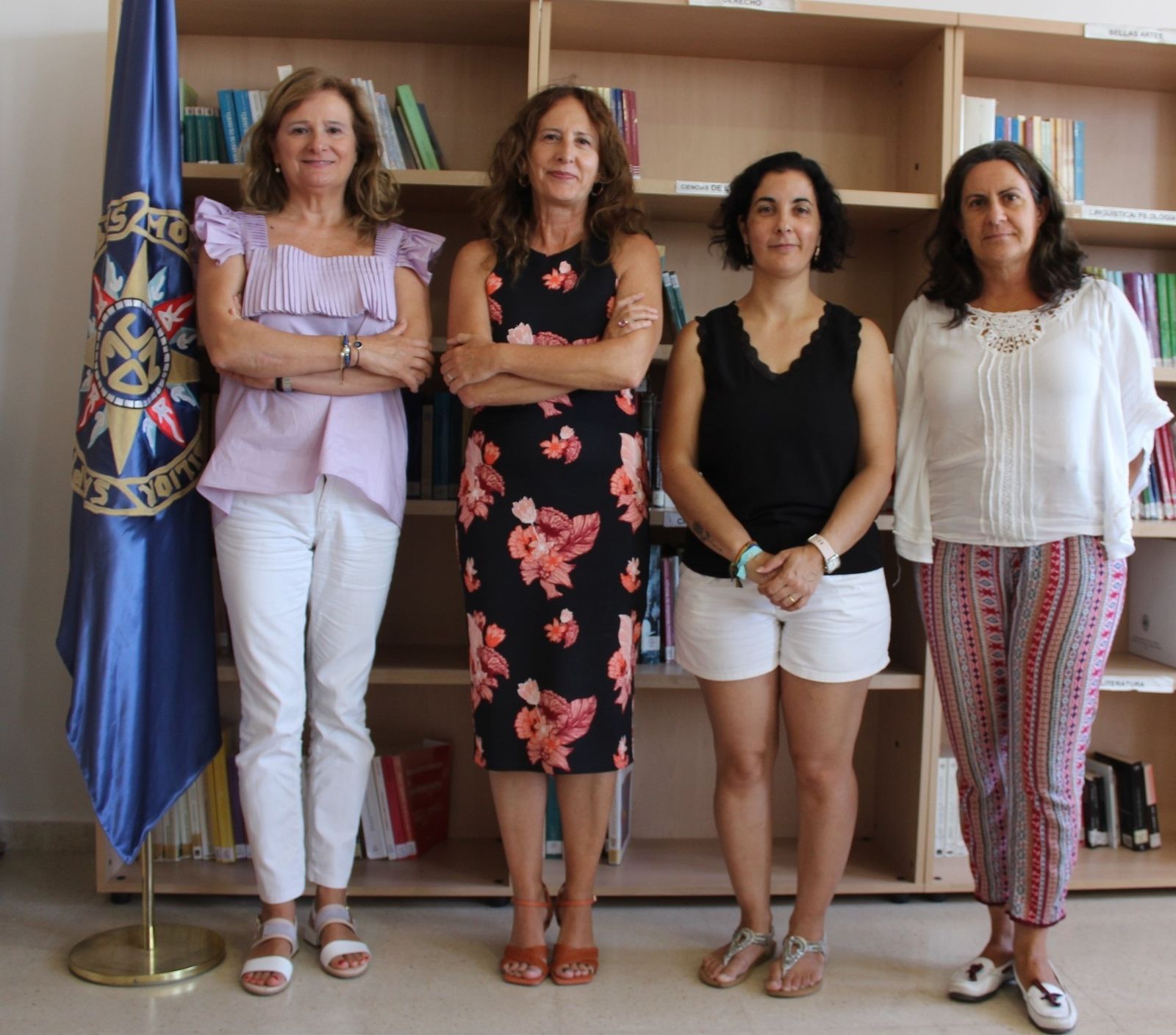 La alcaldesa Remedios Palma, en el centro, con responsables educativas.