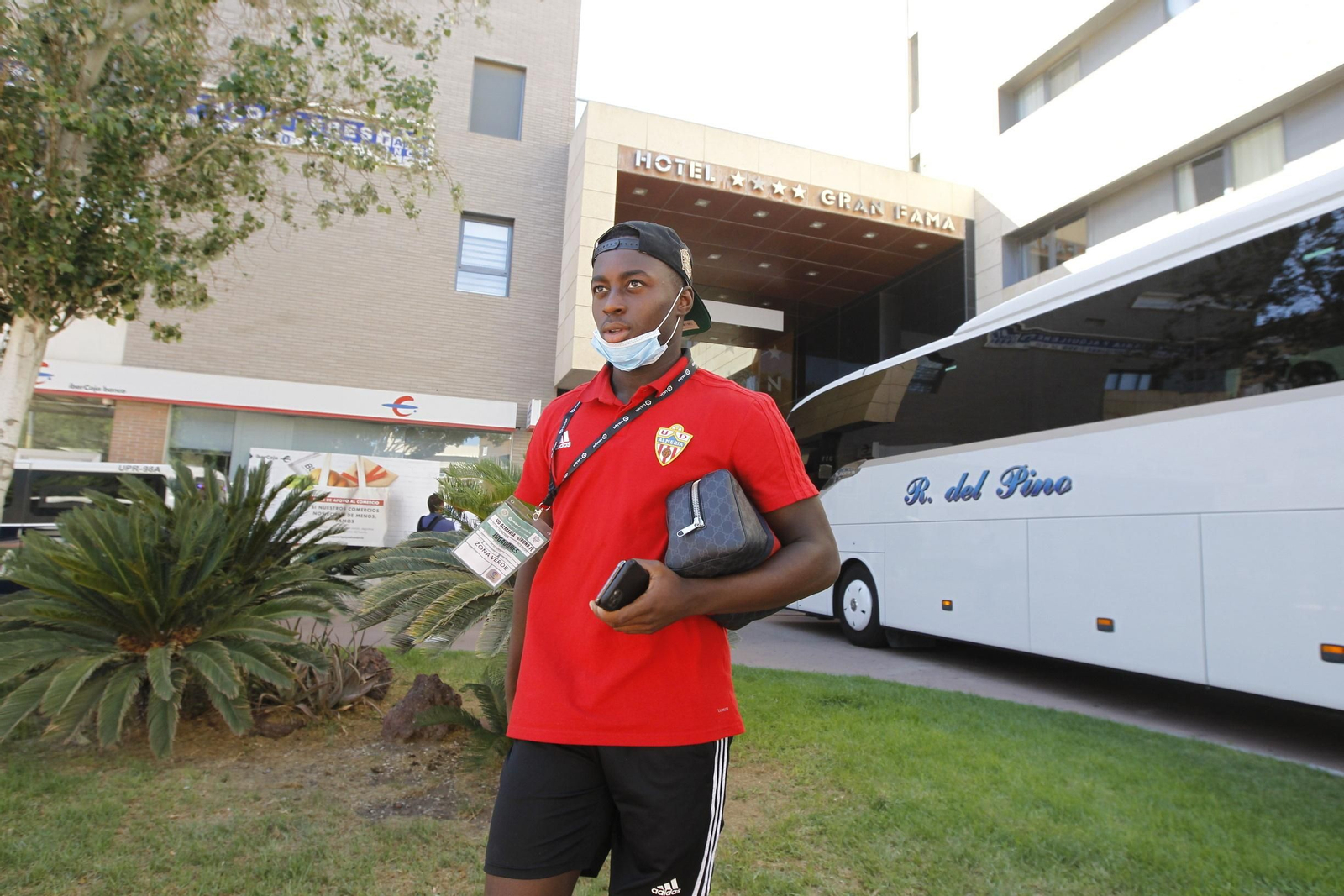 Fotogalería de la afición del Almería antes del partido ante el Girona