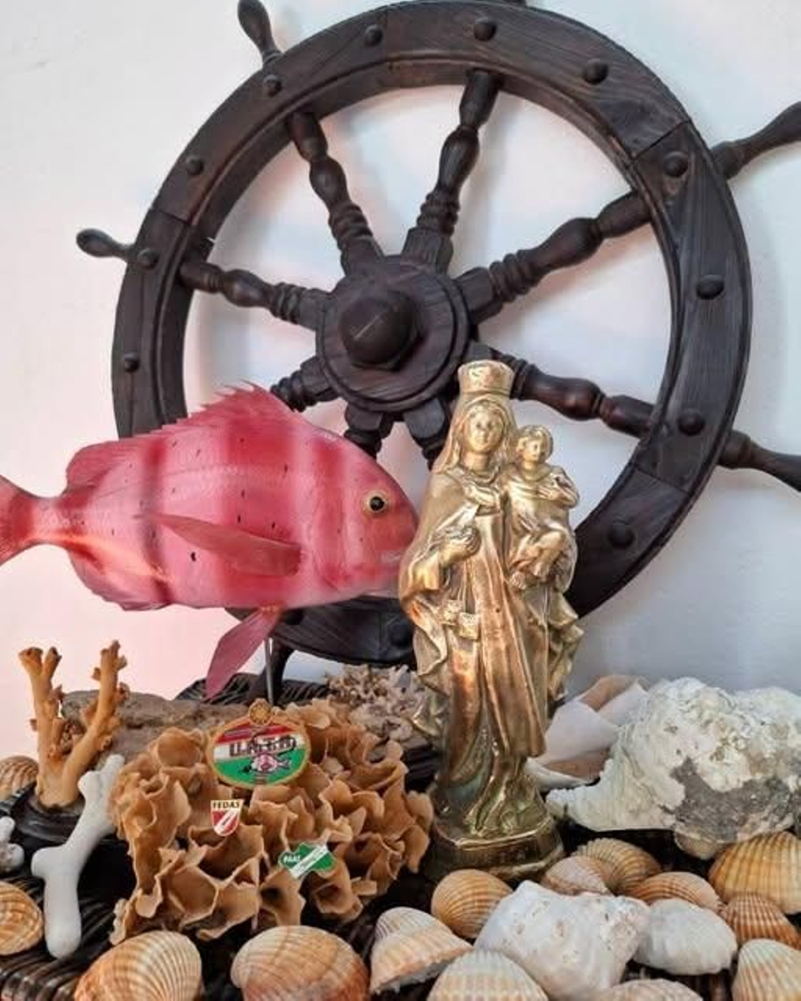 Imagen de bronce de la virgen del Carmen. Hermandad de Carmen de Rota.