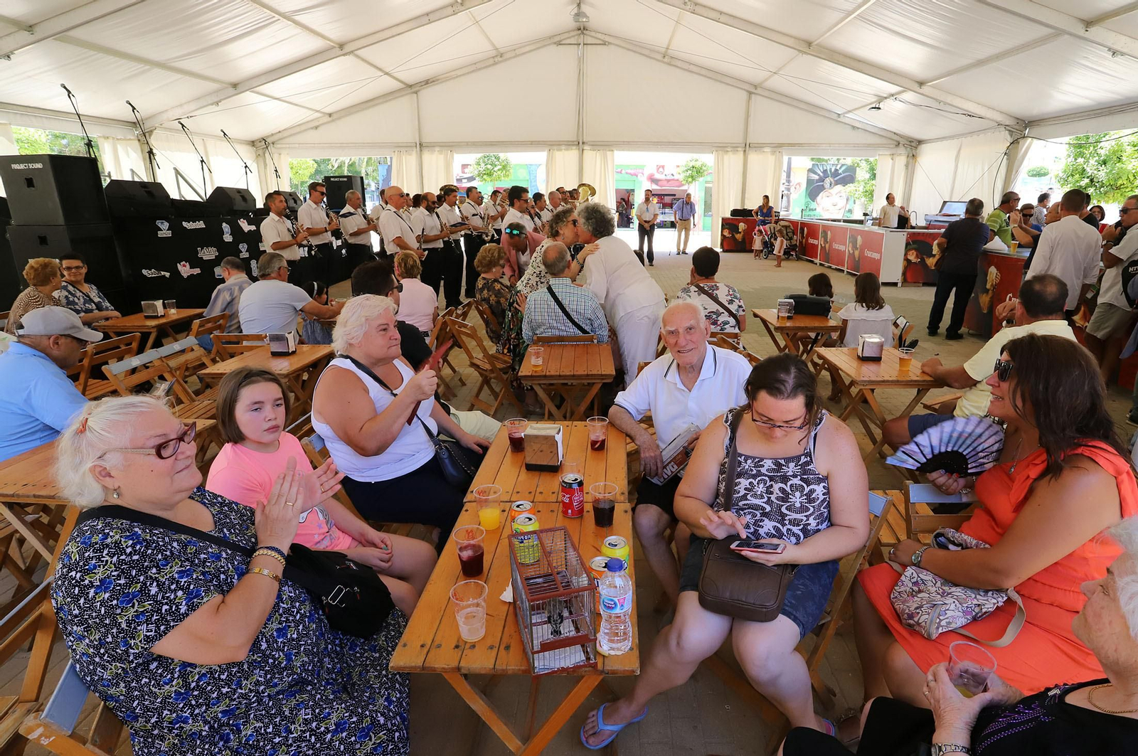 Imágenes del ambiente en las Colombinas de día de Isla Chica
