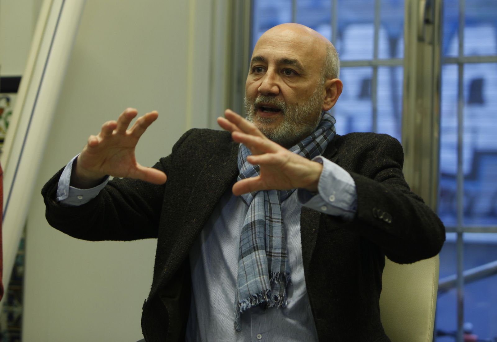 Manel Ferri, cofundador de PTP (Asociación para la Promoción del Transporte Público) y experto en movilidad sostenible, en la presentación de su libro en Sevilla.