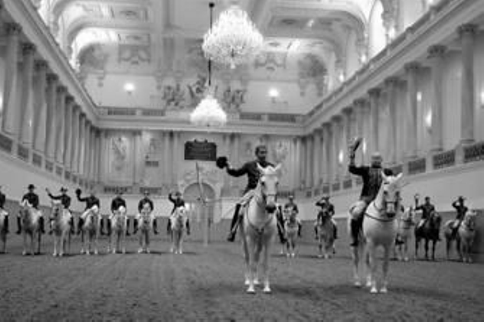 Ernst Bachinger y los jinetes austriacos junto a 'Alvarito' y los jerezanos en la Escuela de Viena.
