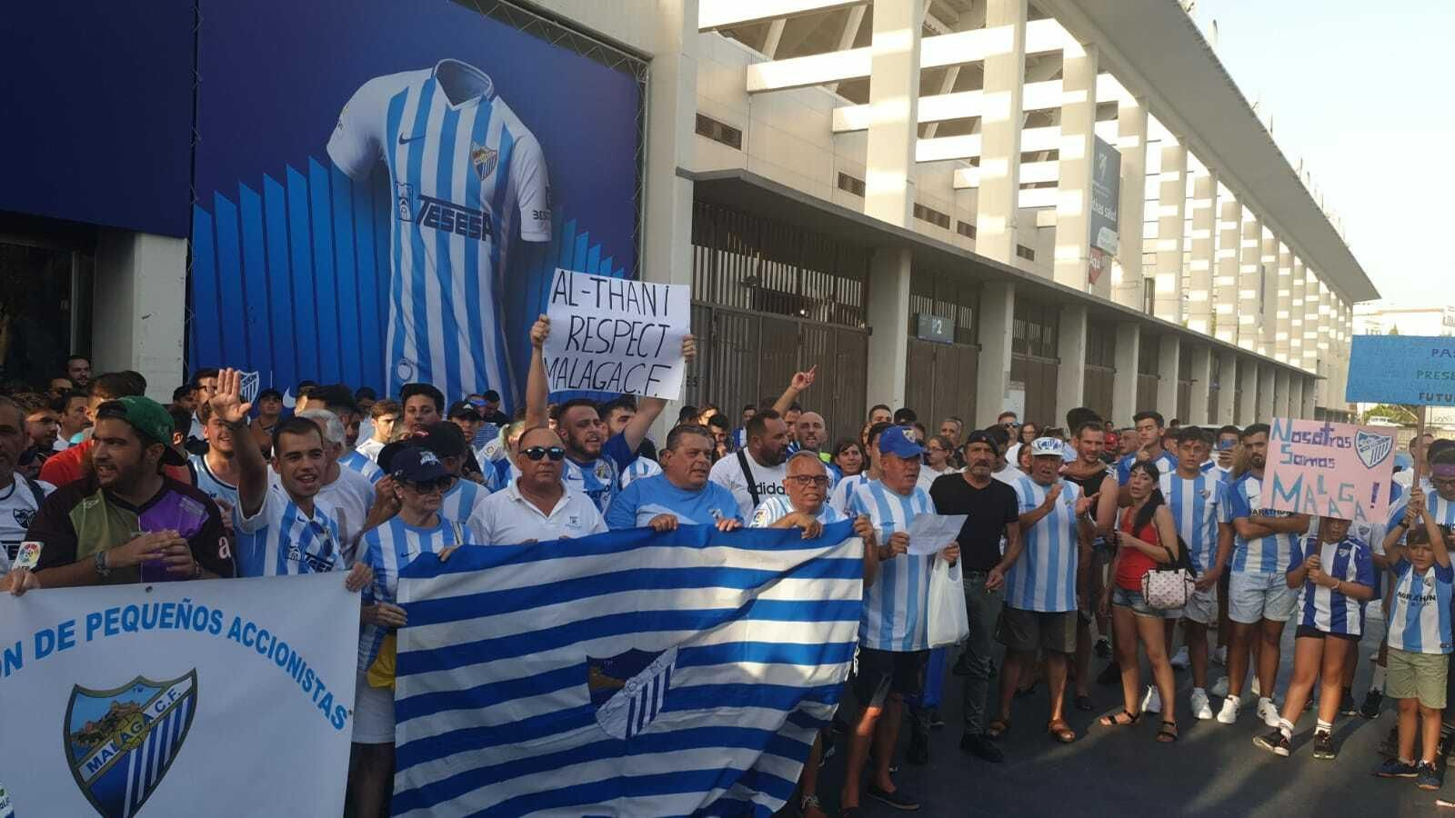La manifestación contra el jeque Al-Thani en Málaga, en fotos
