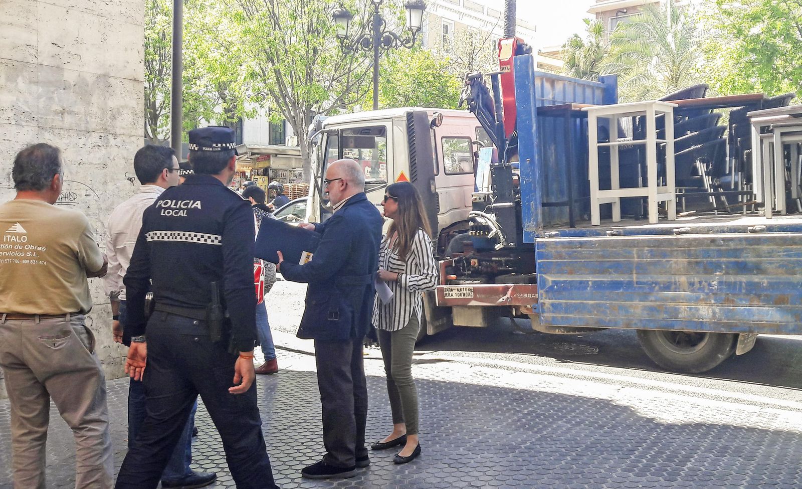 Retirada de veladores en la calle Tarifa
