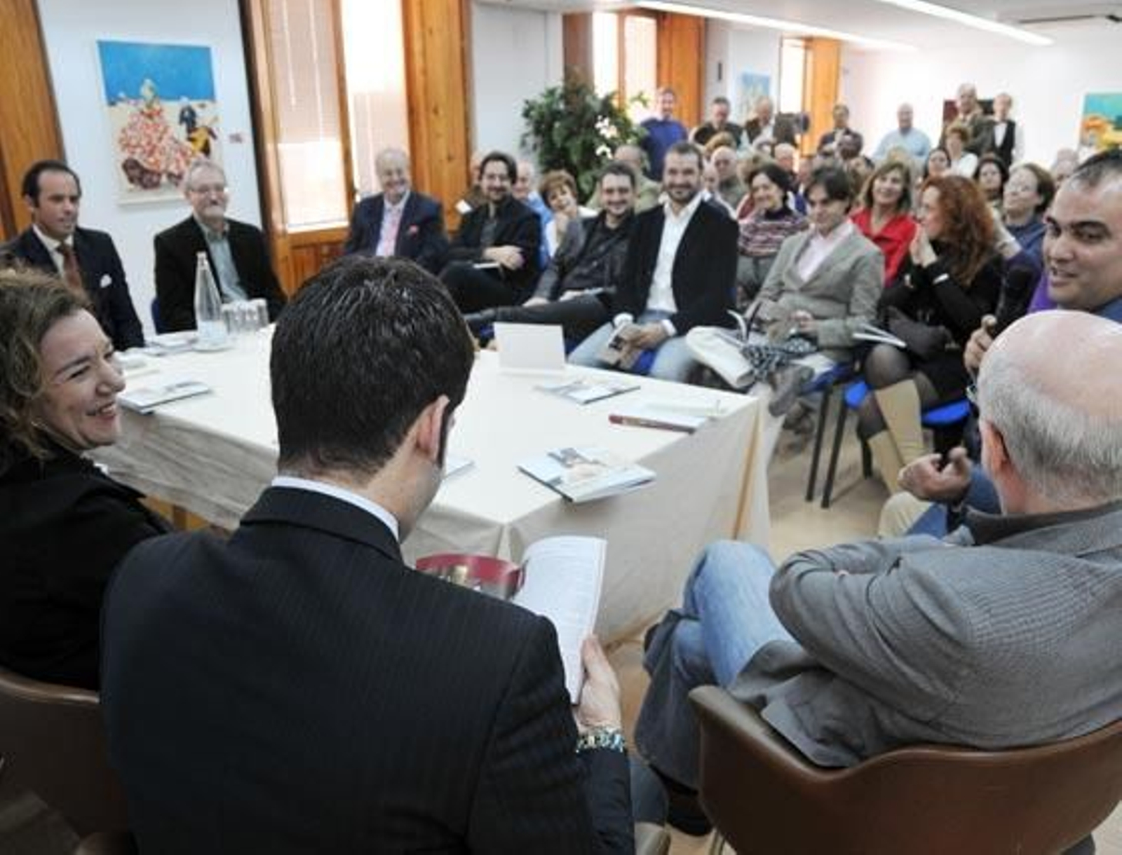 El espacio cultural de Diario de Jerez, ‘ArteaDiario’, acogió la presentación del primer libreto de la temporada, dedicado en esta ocasión a la ópera ‘La Traviata’ de Giuseppe Verdi

Foto: Manuel Aranda