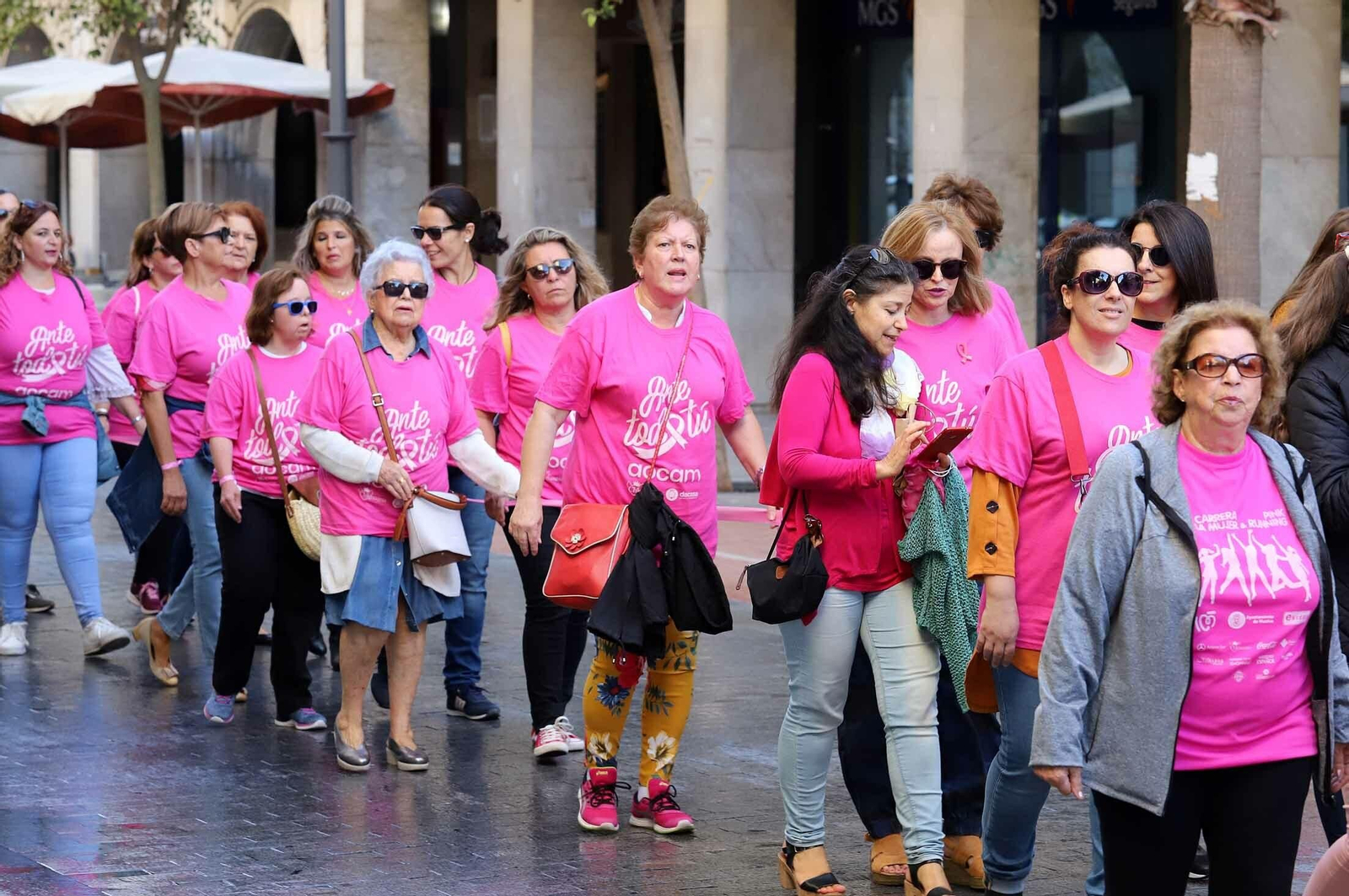 Imágenes de la marcha por el Día Internacional del Cáncer de Mama