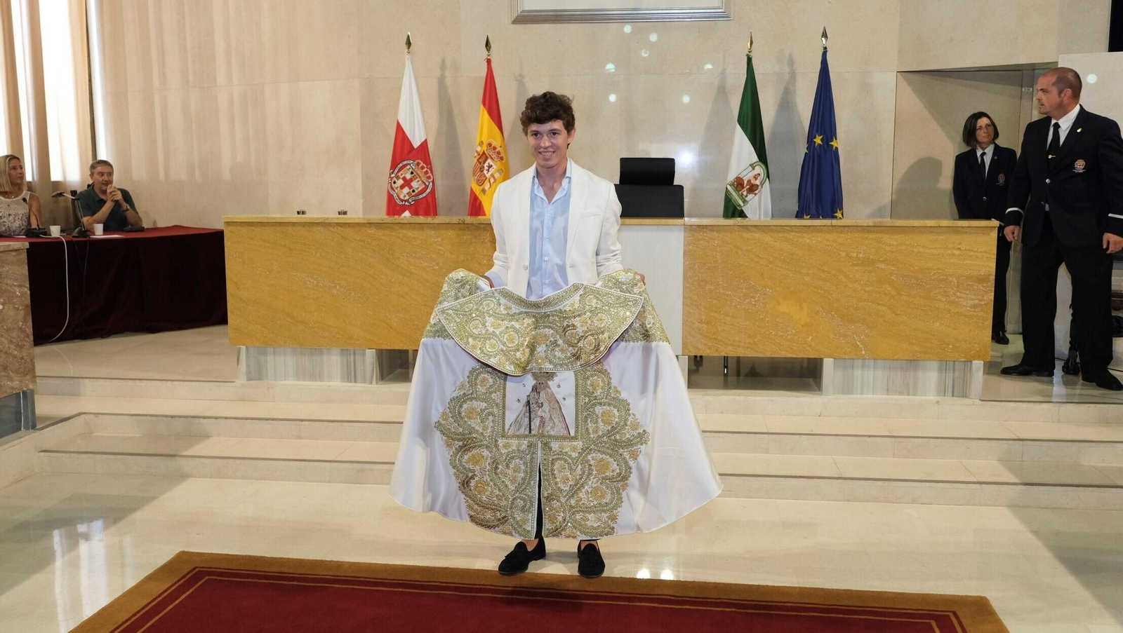 Jorge Martínez, con el Capote de Paseo de Almería.