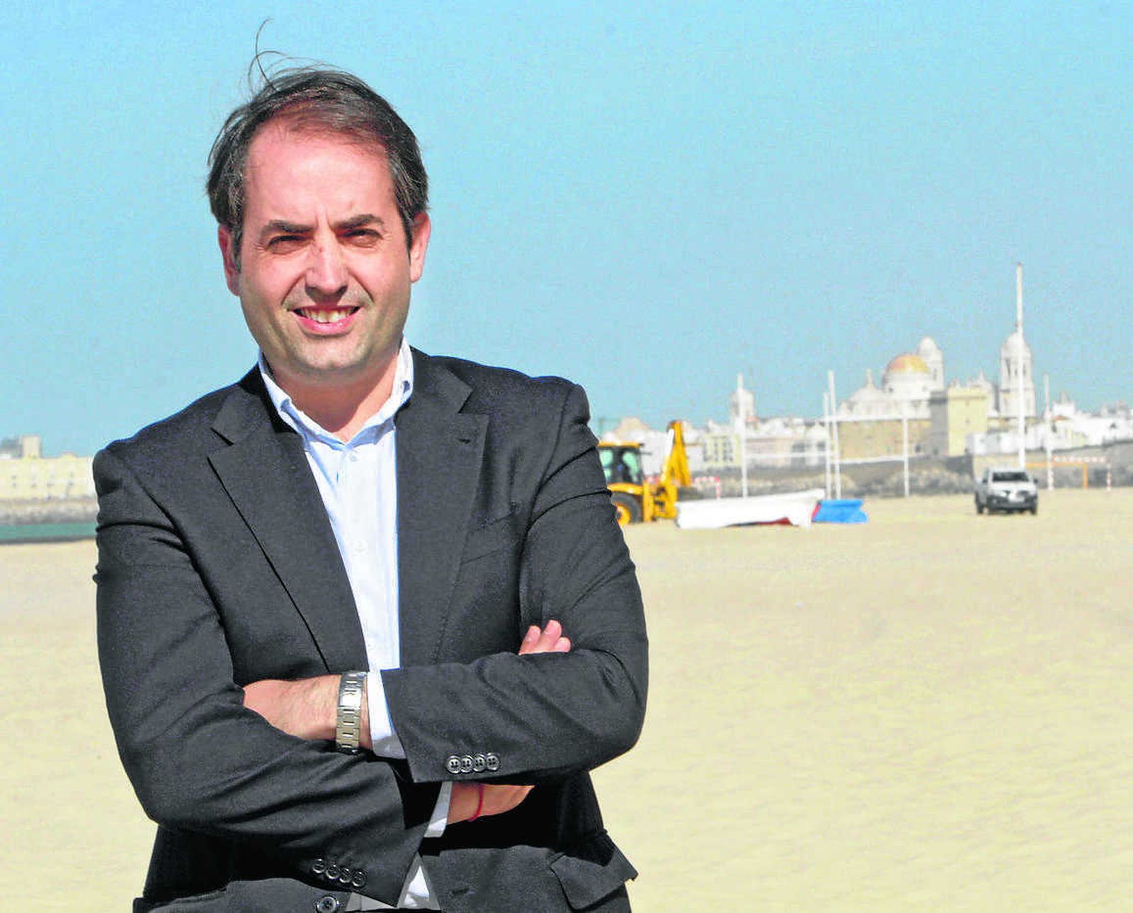 Antonio Saldaña, fotografiado en la playa de La Victoria en Cádiz.