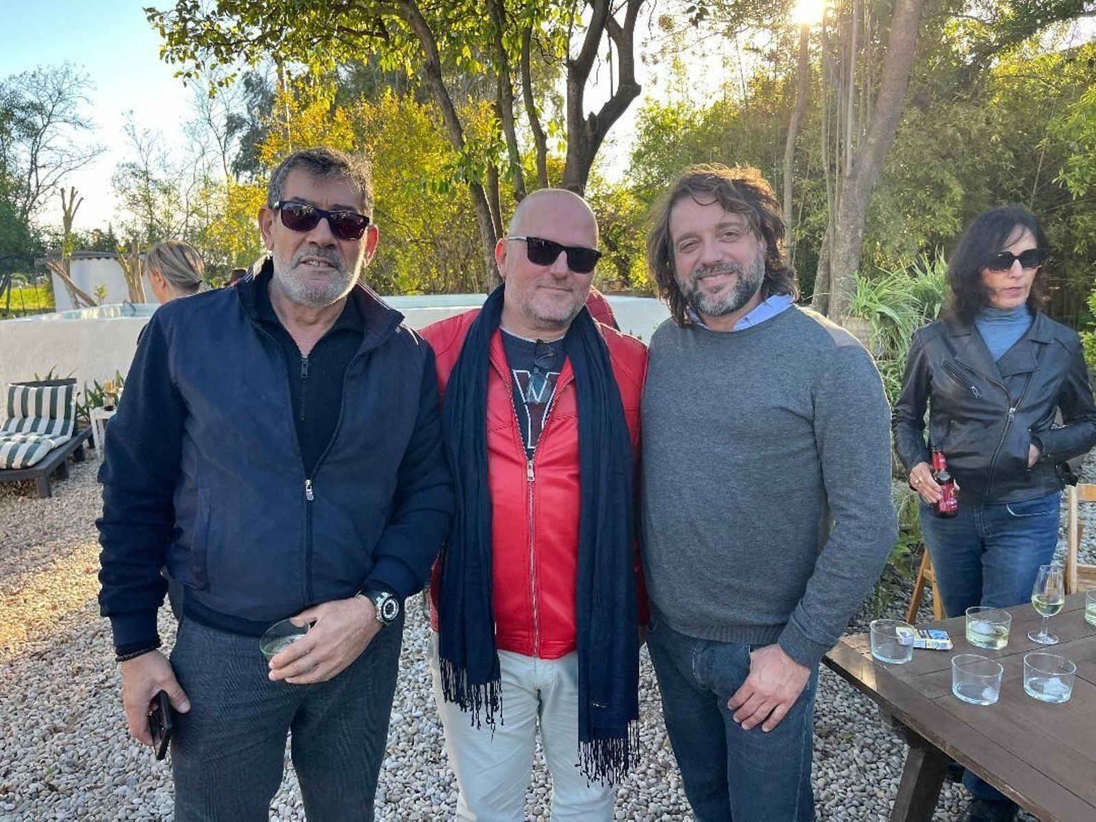 Emilio Laveda, Claudio Sarabia y  Mariano Matutes, en los jardines de la casa.