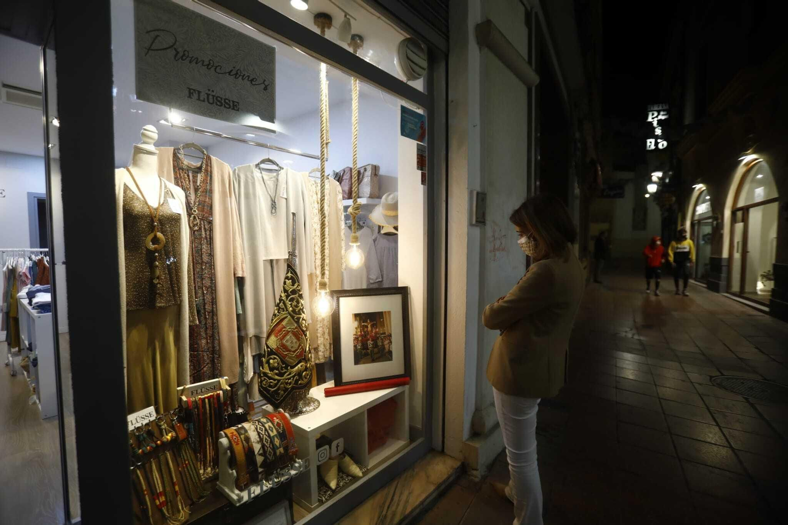 El comercio de Córdoba se engalana para la Pasión