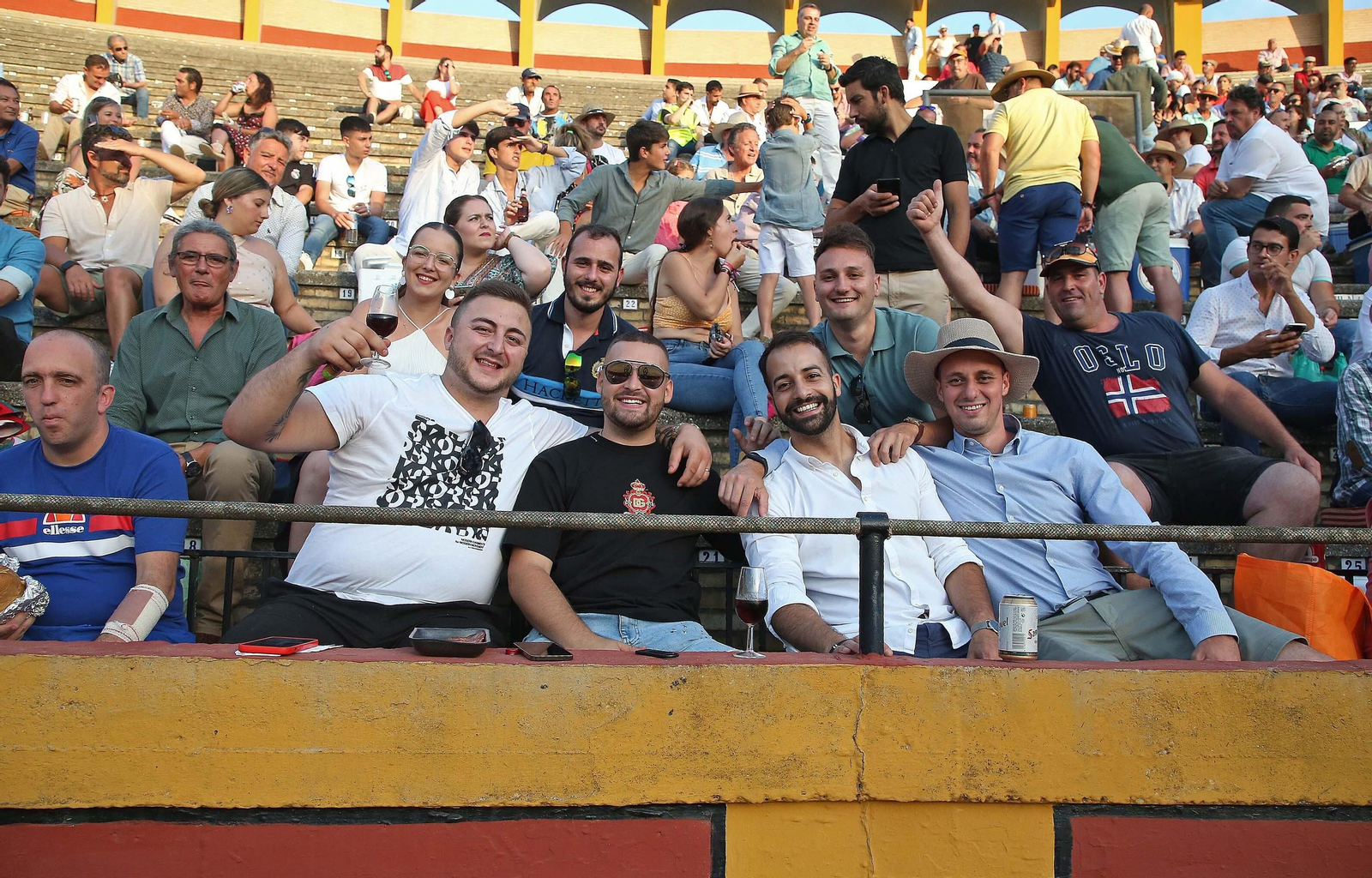 Búscate durante la corrida del viernes  en la plaza de toros Las Palomas