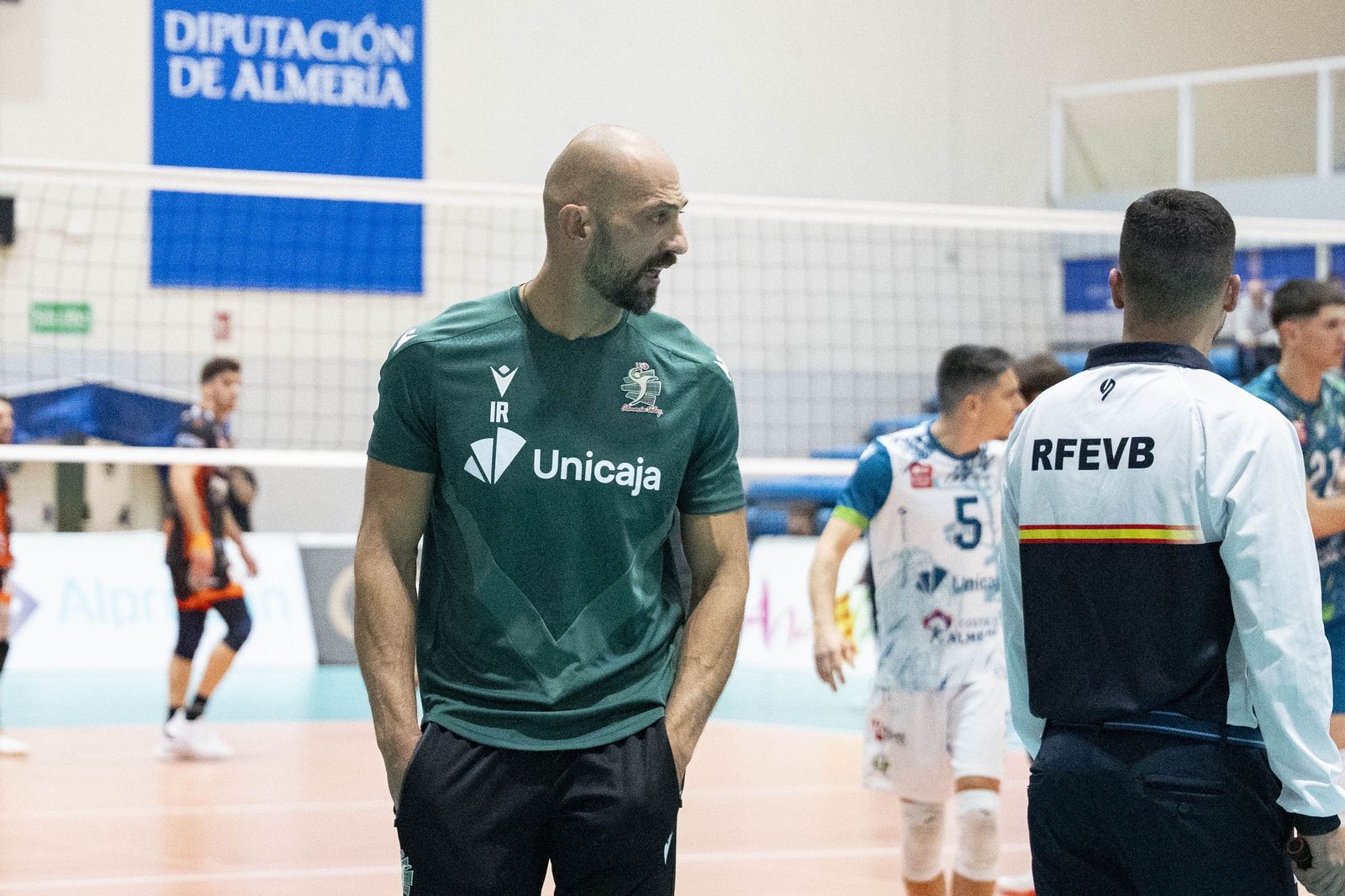Las imágenes del partido entre Unicaja Costa de Almería y Pamesa Teruel de Superliga de voleibol