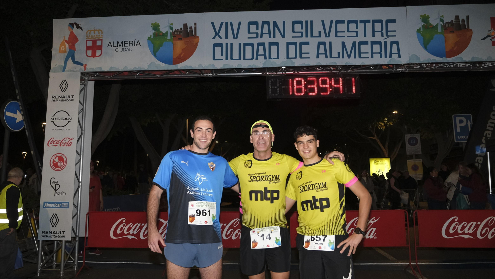 Imágenes de la XIV edición de la San Silvestre de Almería