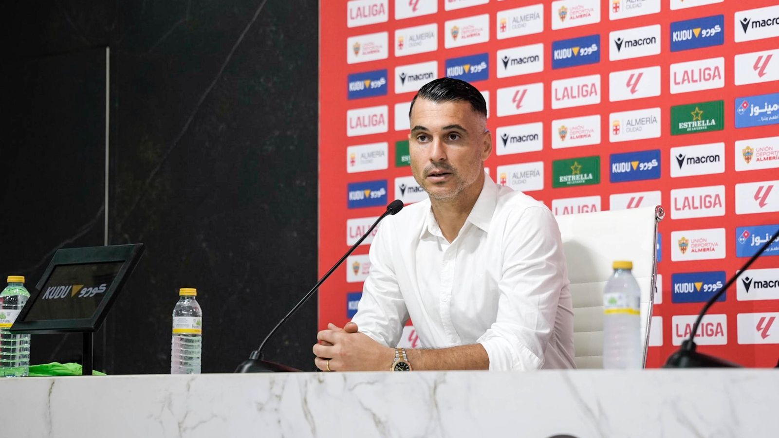 Andrés Fernández, en su presentación como nuevo portero del Almería.