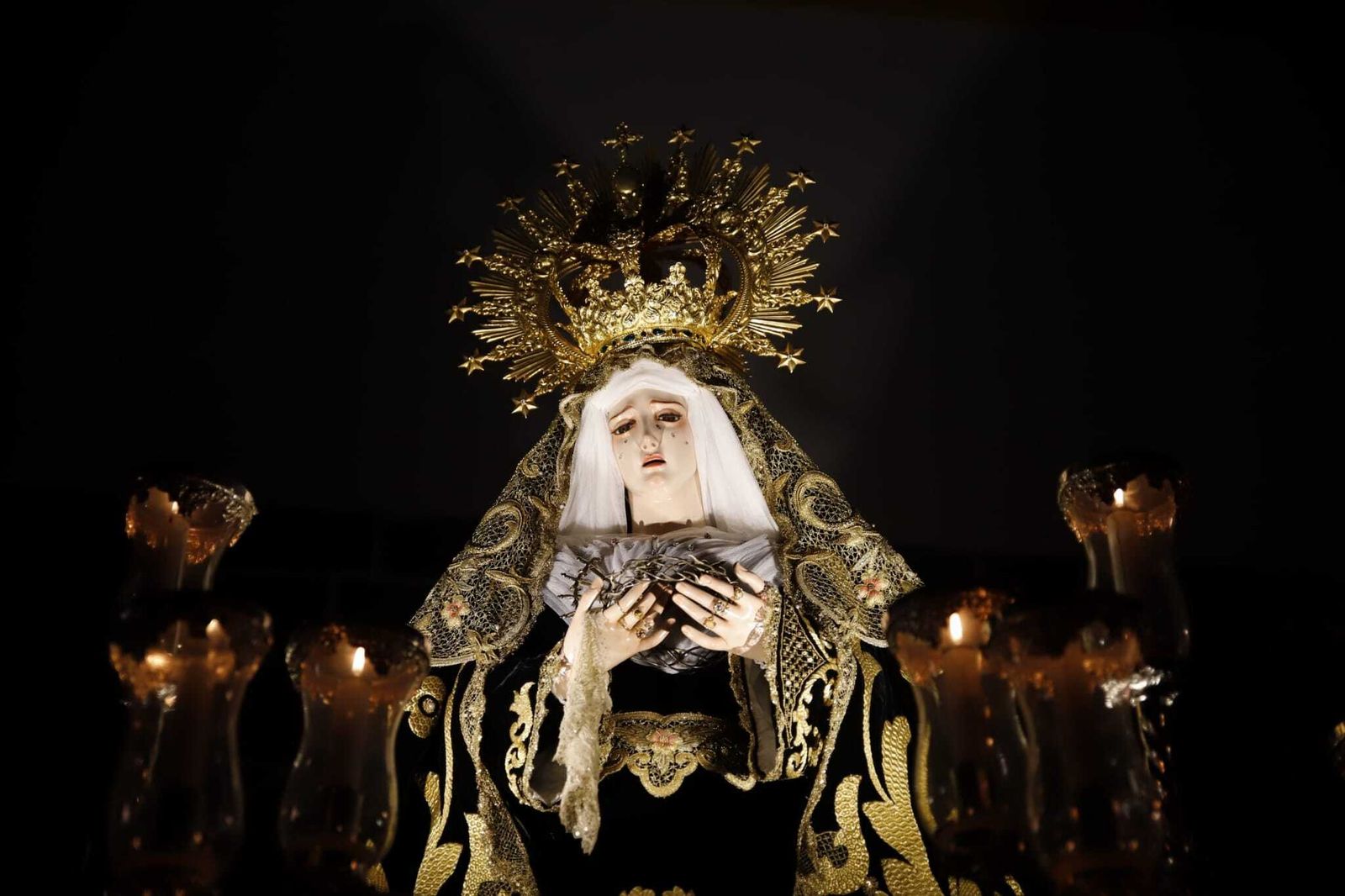 Viernes santo en Villanueva de Córdoba: la procesión de la Soledad en imágenes