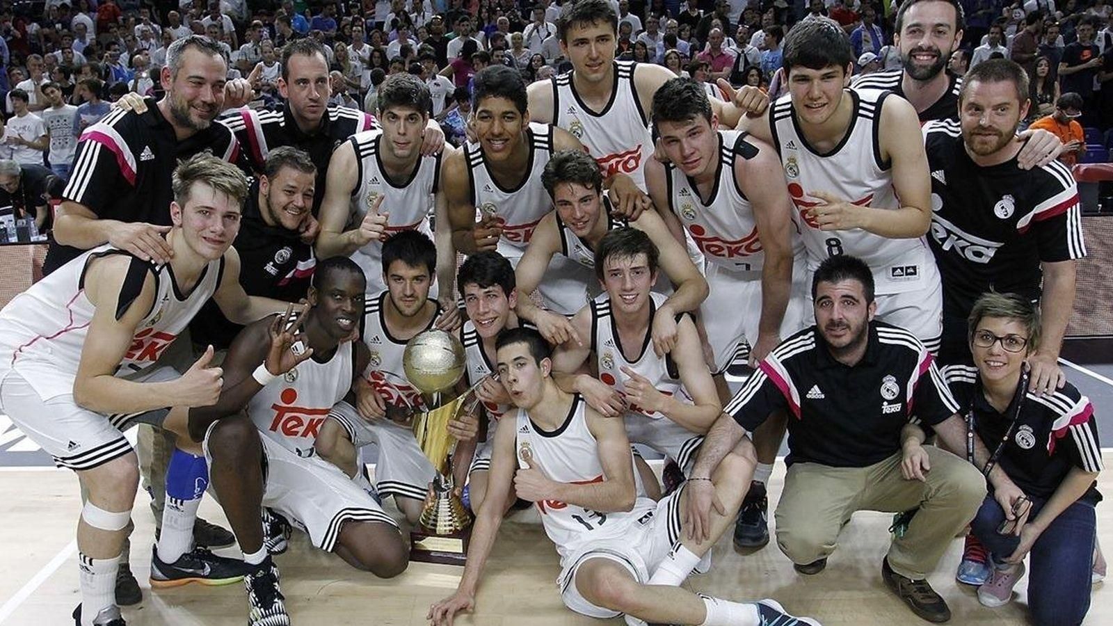 Barreiro, junto al Real Madrid campeón e Euroliga júnior.