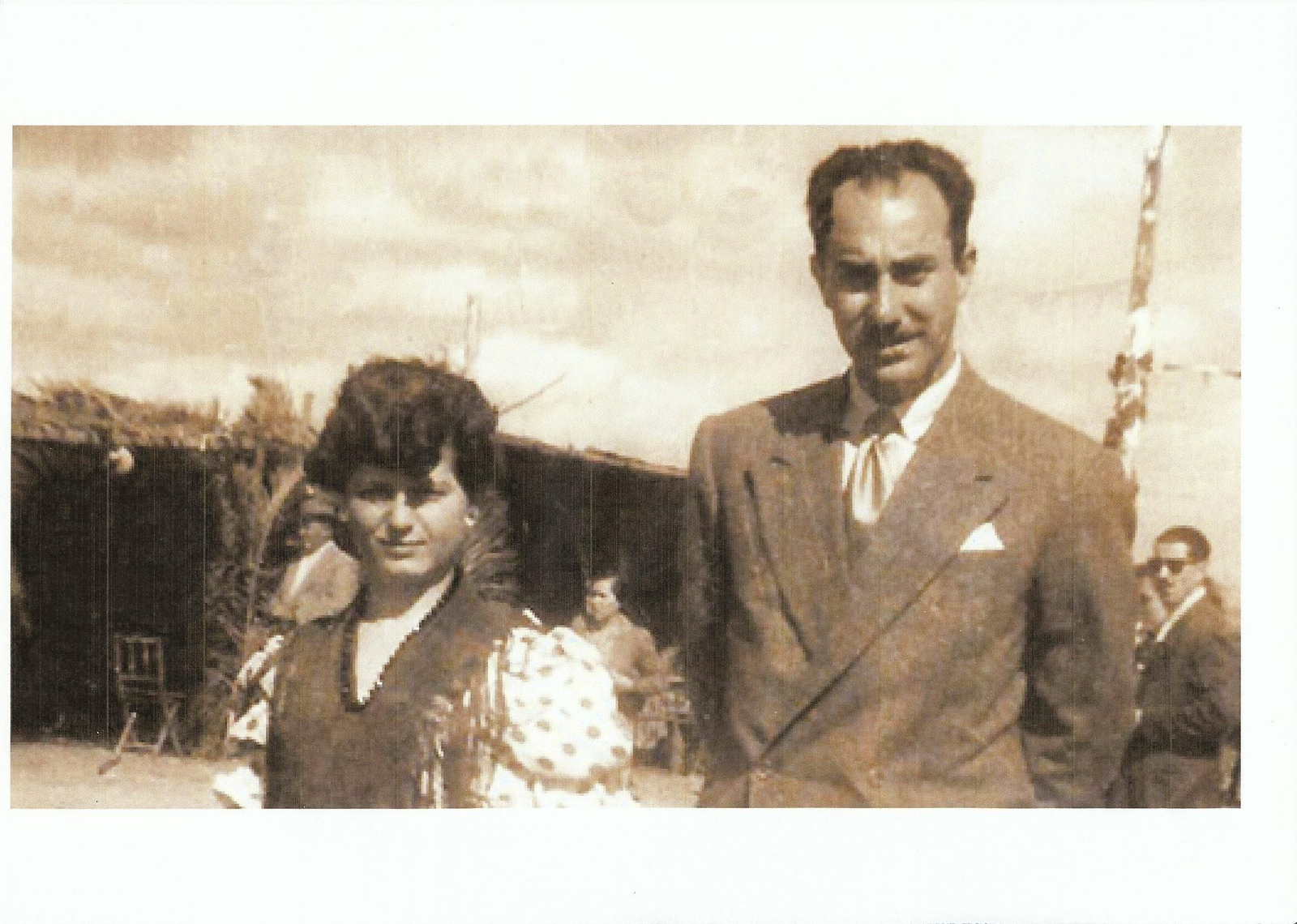 El profesor Enrique Bartolomé y su esposa, en la Feria de Crevillet.