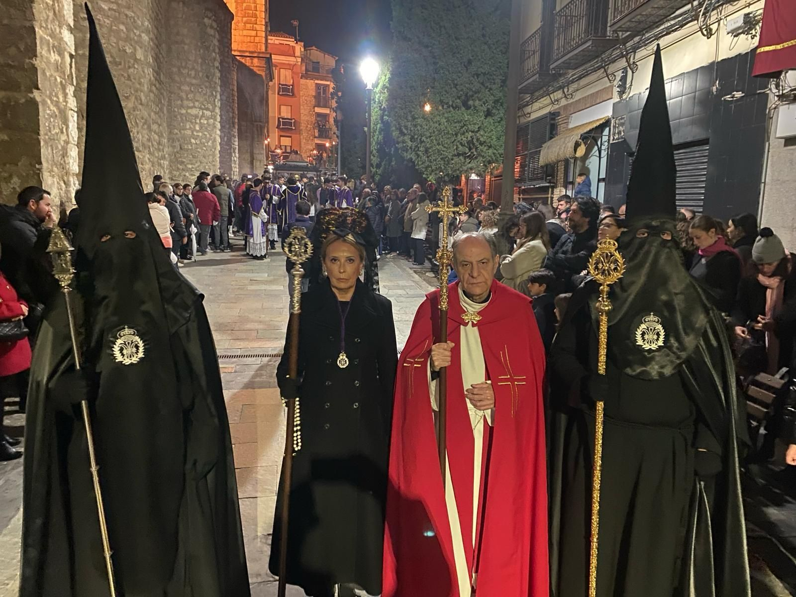En imágenes: el Yaciente paseó su luto por las calles del centro de Jaén capital