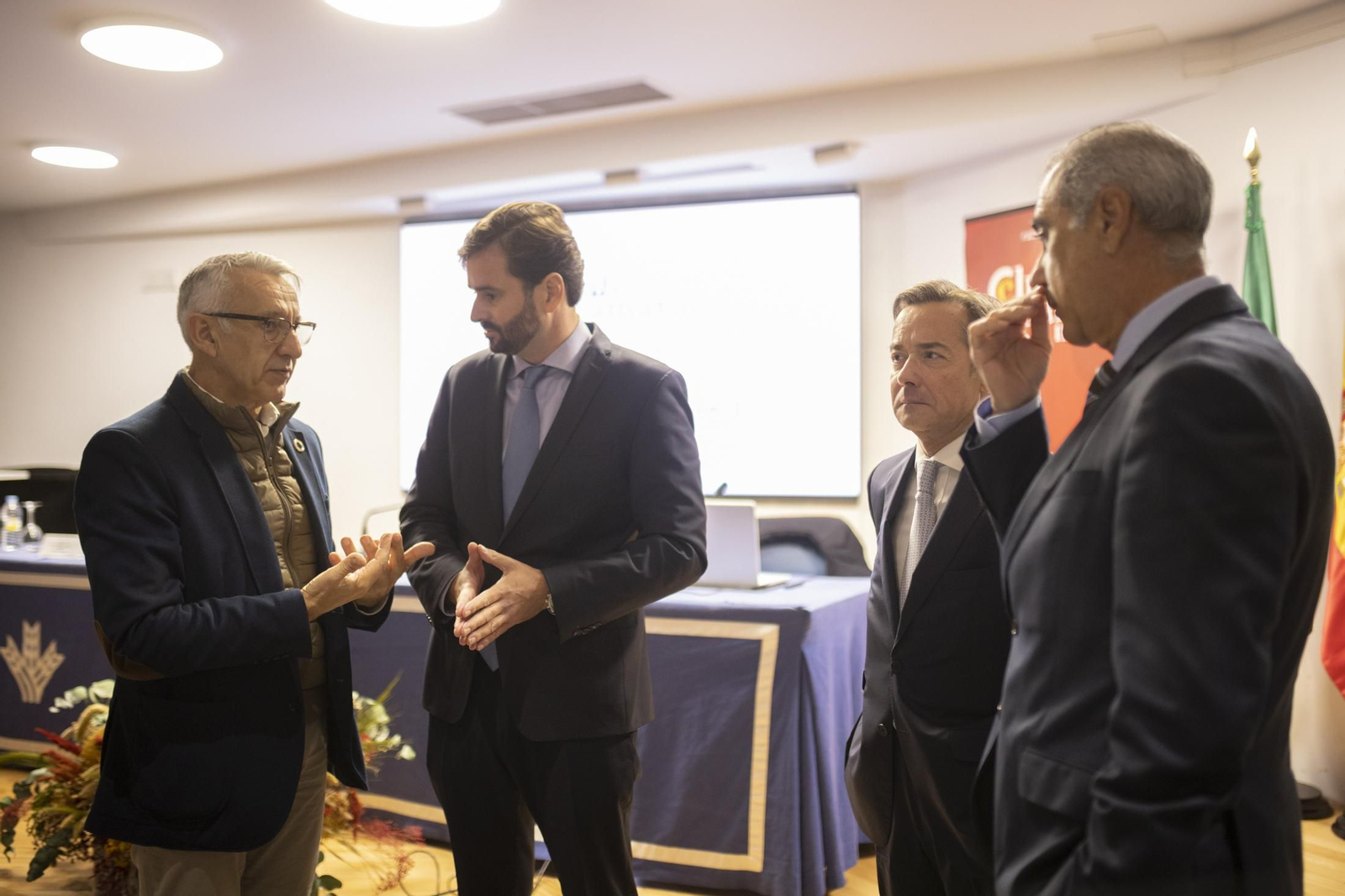 Imágenes de la conferencia de Ricardo Martínez Rico organizada por Club Cámara en la Fundación Caja Rural del Sur