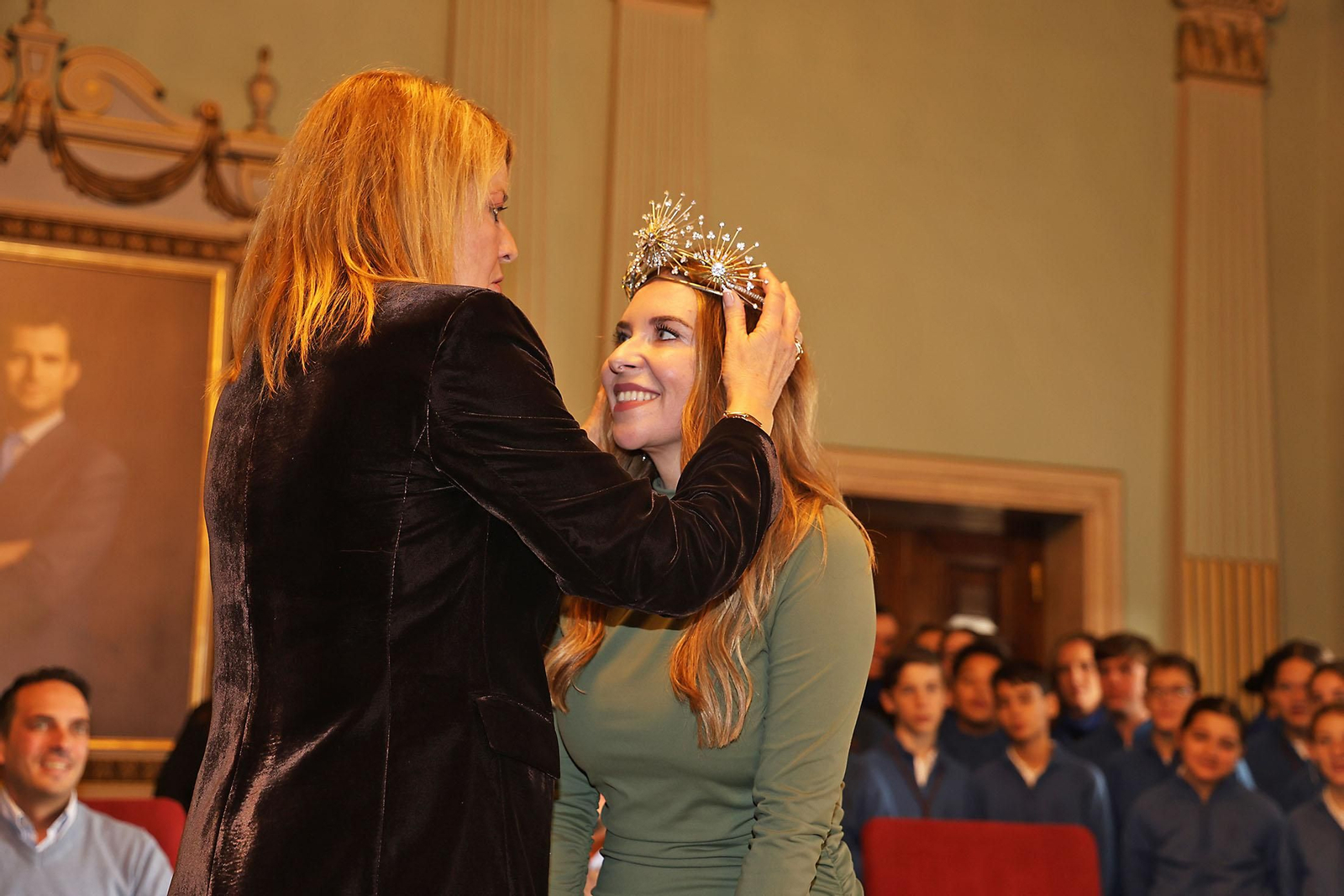 Sus Majestades Los Reyes Magos son coronados en el Ayuntamiento de Huelva