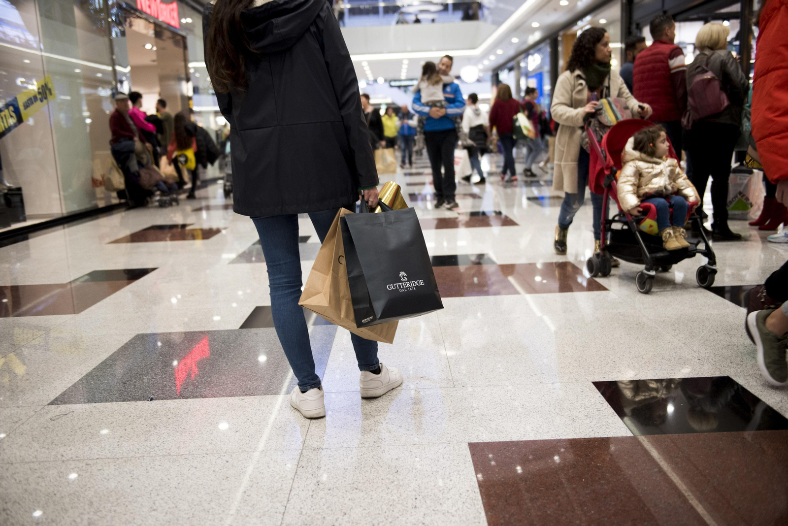 Repunte en las contrataciones para la campaña de rebajas de inverno en Granada.