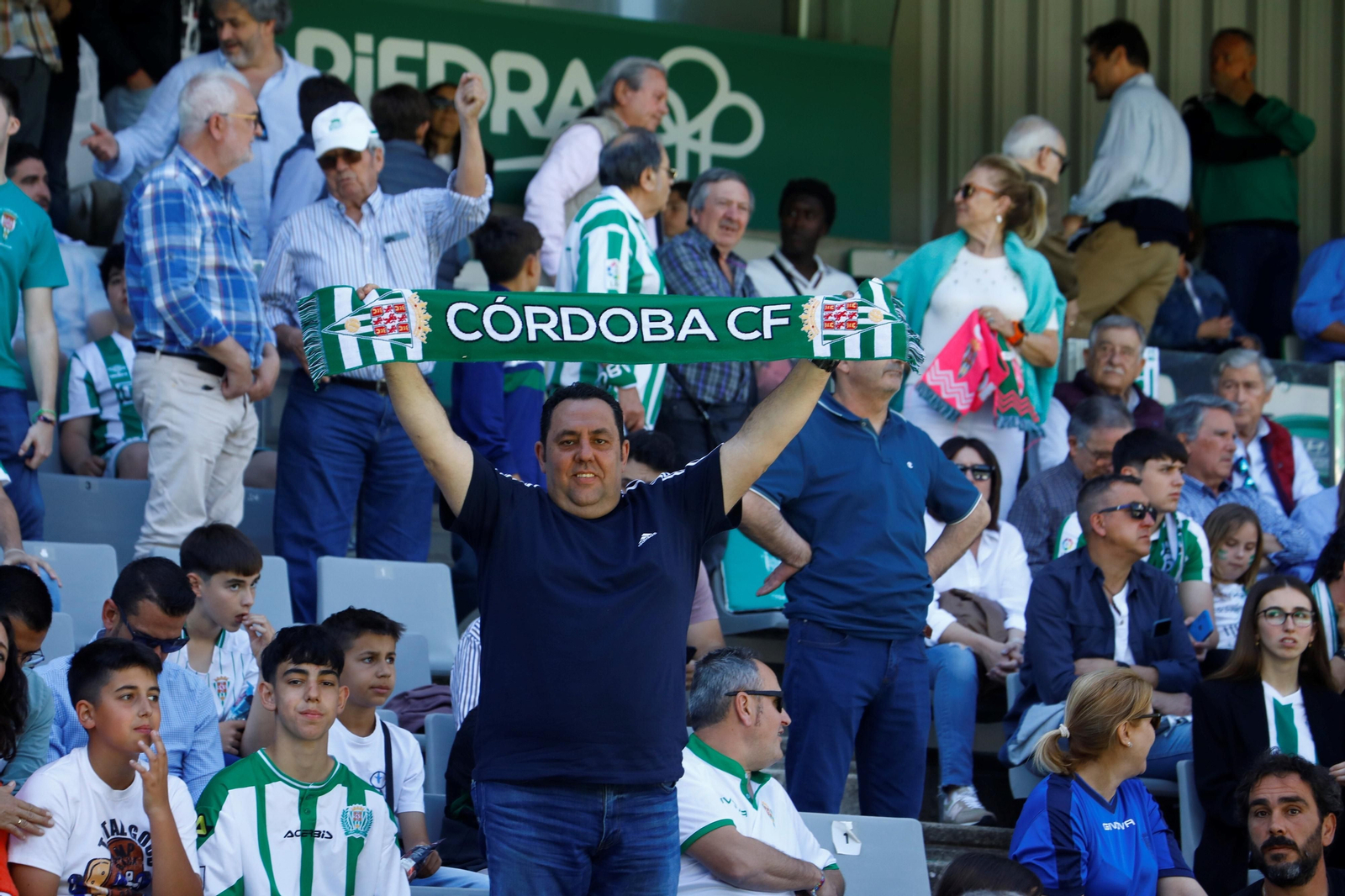 Búscate en el Córdoba - Málaga CF en las gradas de El Arcángel