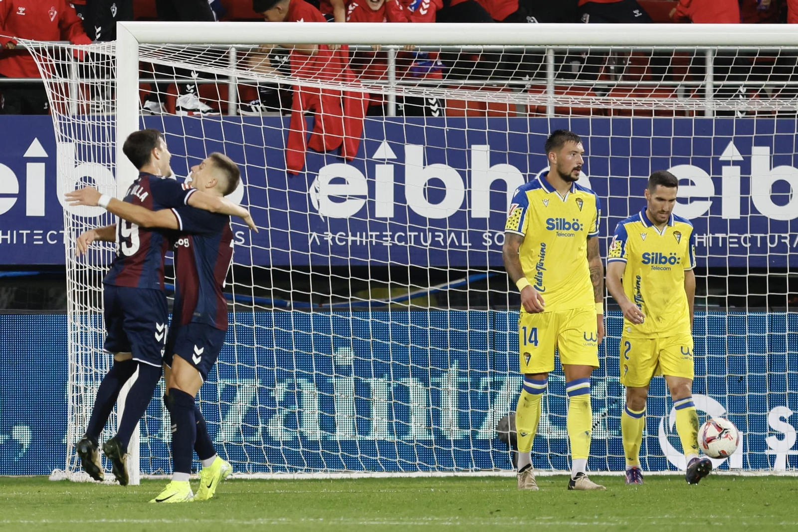 Las imágenes del partido de fútbol Éibar - Cádiz