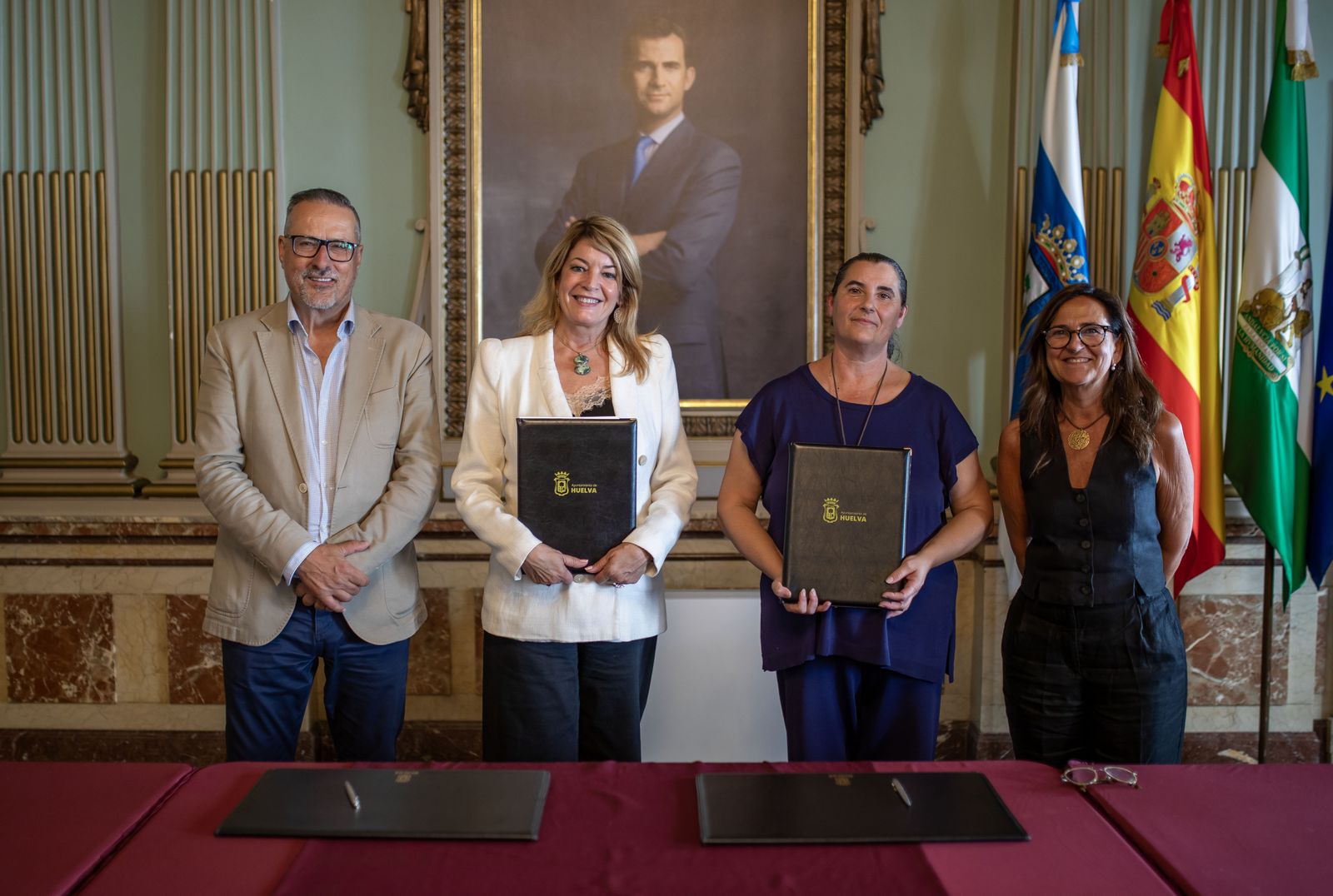 Acto de firma del convenio entre la Asociación Aspapronias y el Ayuntamiento de Huelva