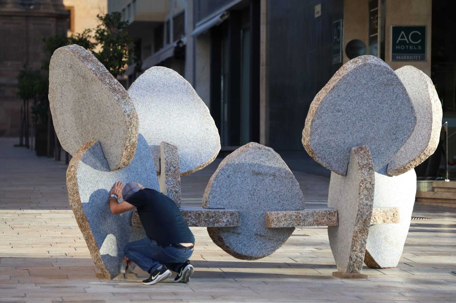 La escultura 'Bolboreta' en Molina Lario