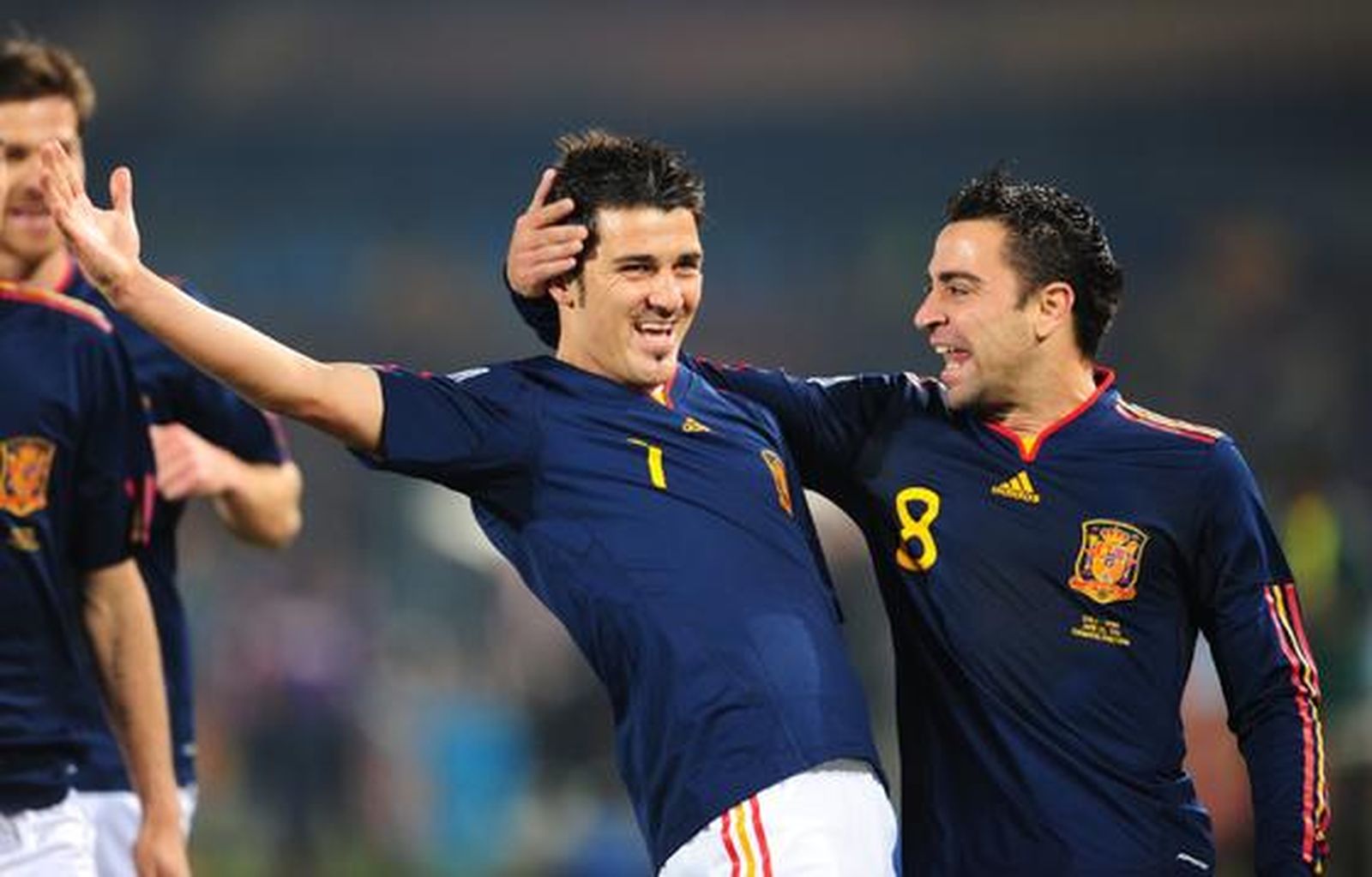 Villa sólo quedó sin mojar frente a Suiza. / Reportaje gráfico: EFE, Reuters, AFP.