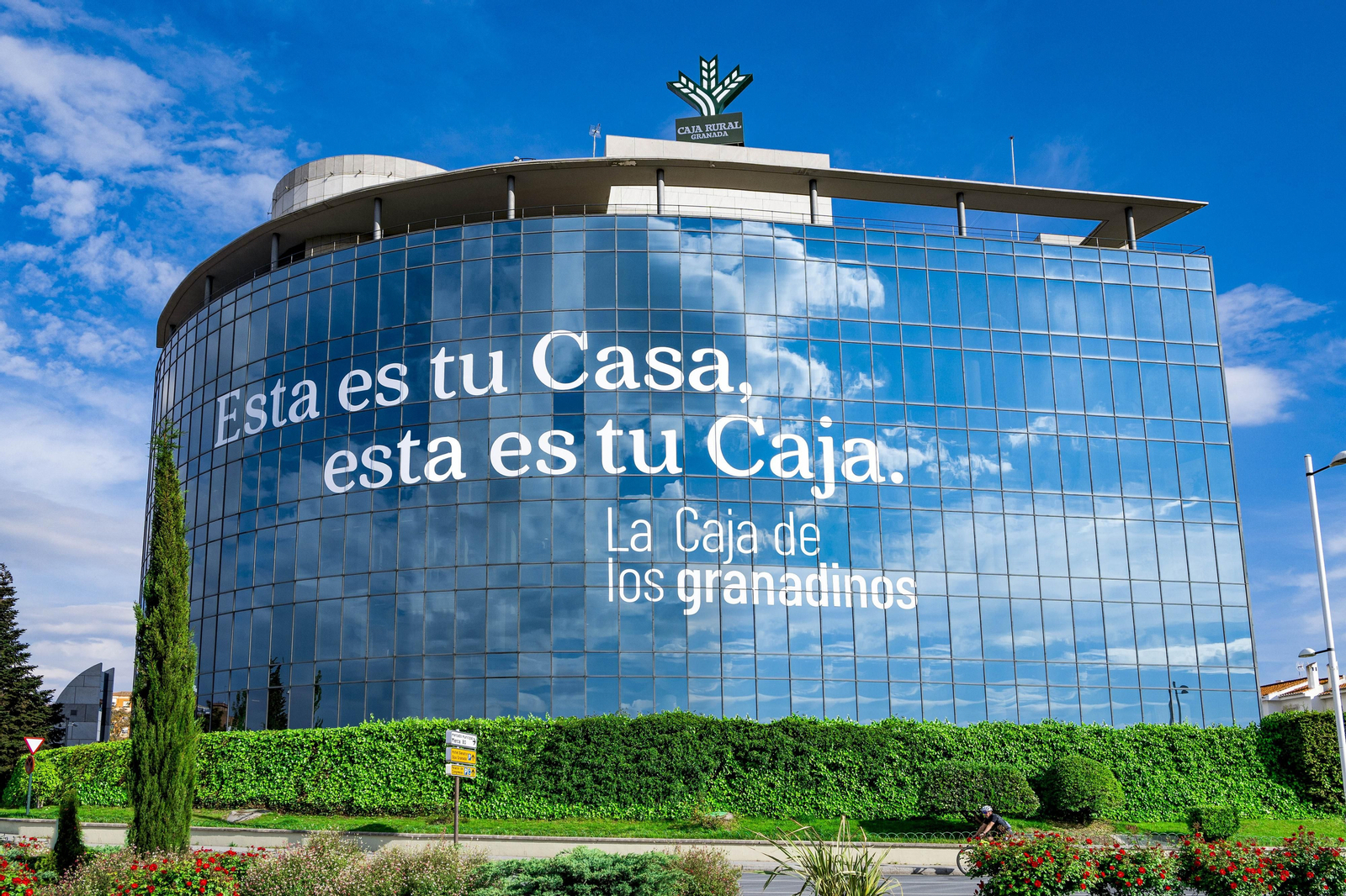 Caja Rural ofrece desde hace más de dos décadas servicios a los Colegios.