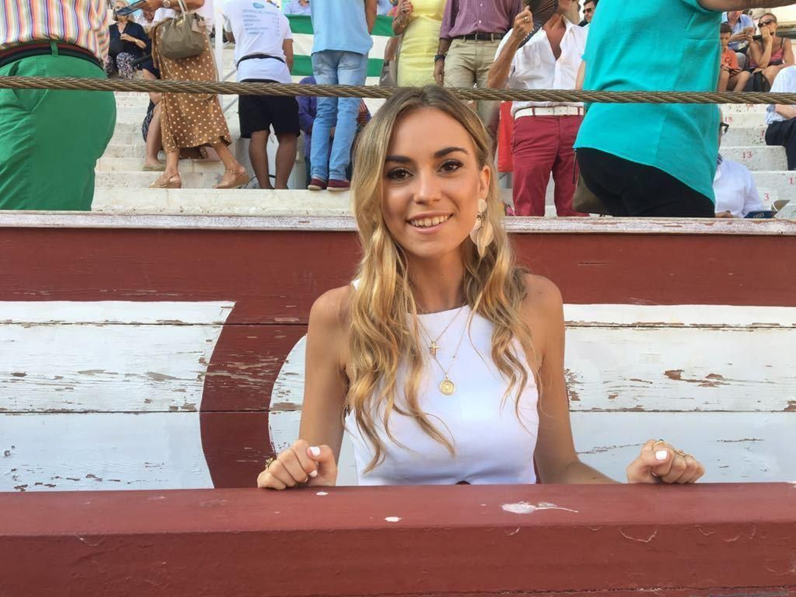 Paloma Gutiérrez, desde el burladero de la plaza.