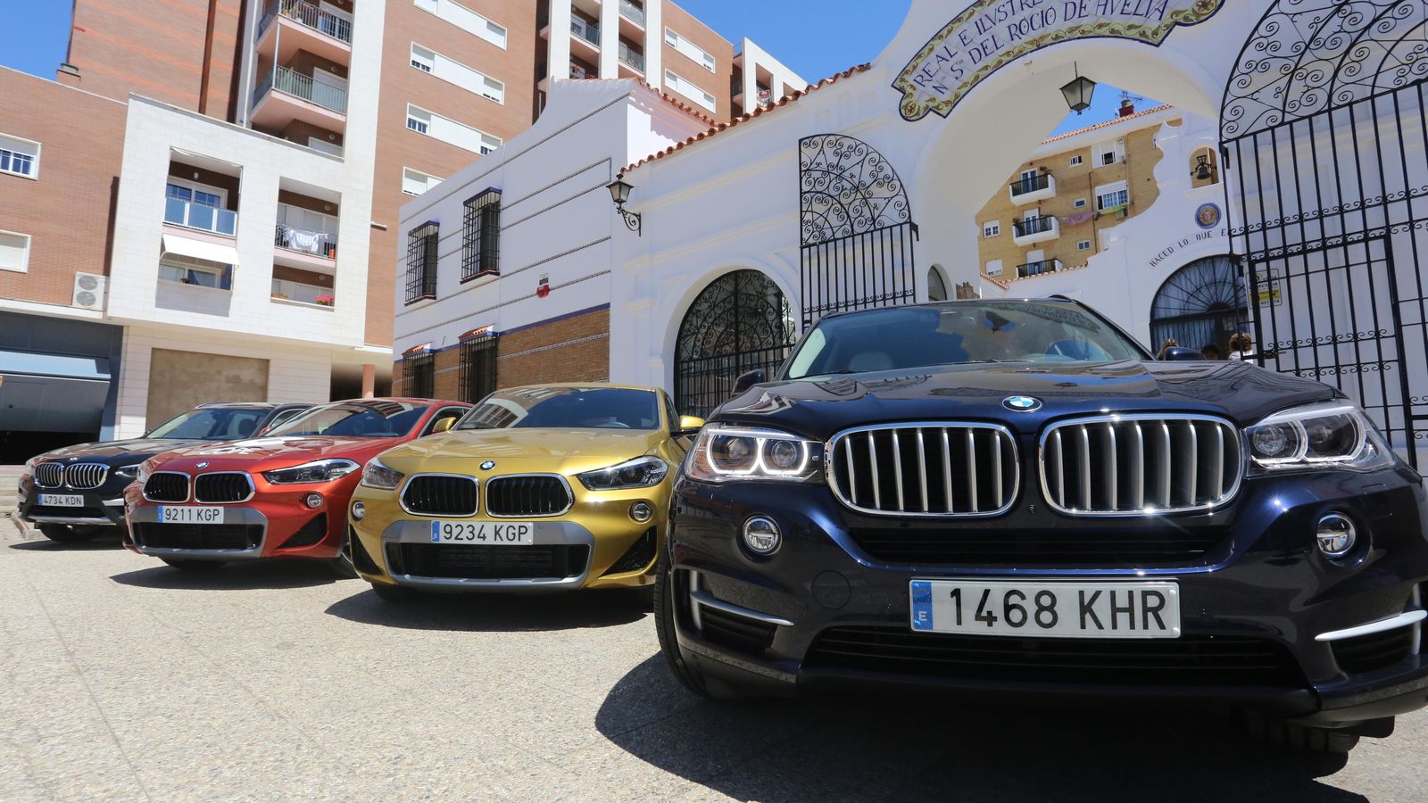 El diseño de los vehículos marca un estilo deportivo.